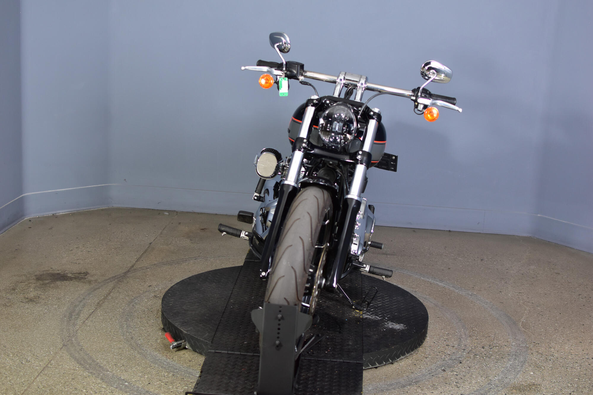 2023 Harley-Davidson® Breakout® Vivid Black, photo 3
