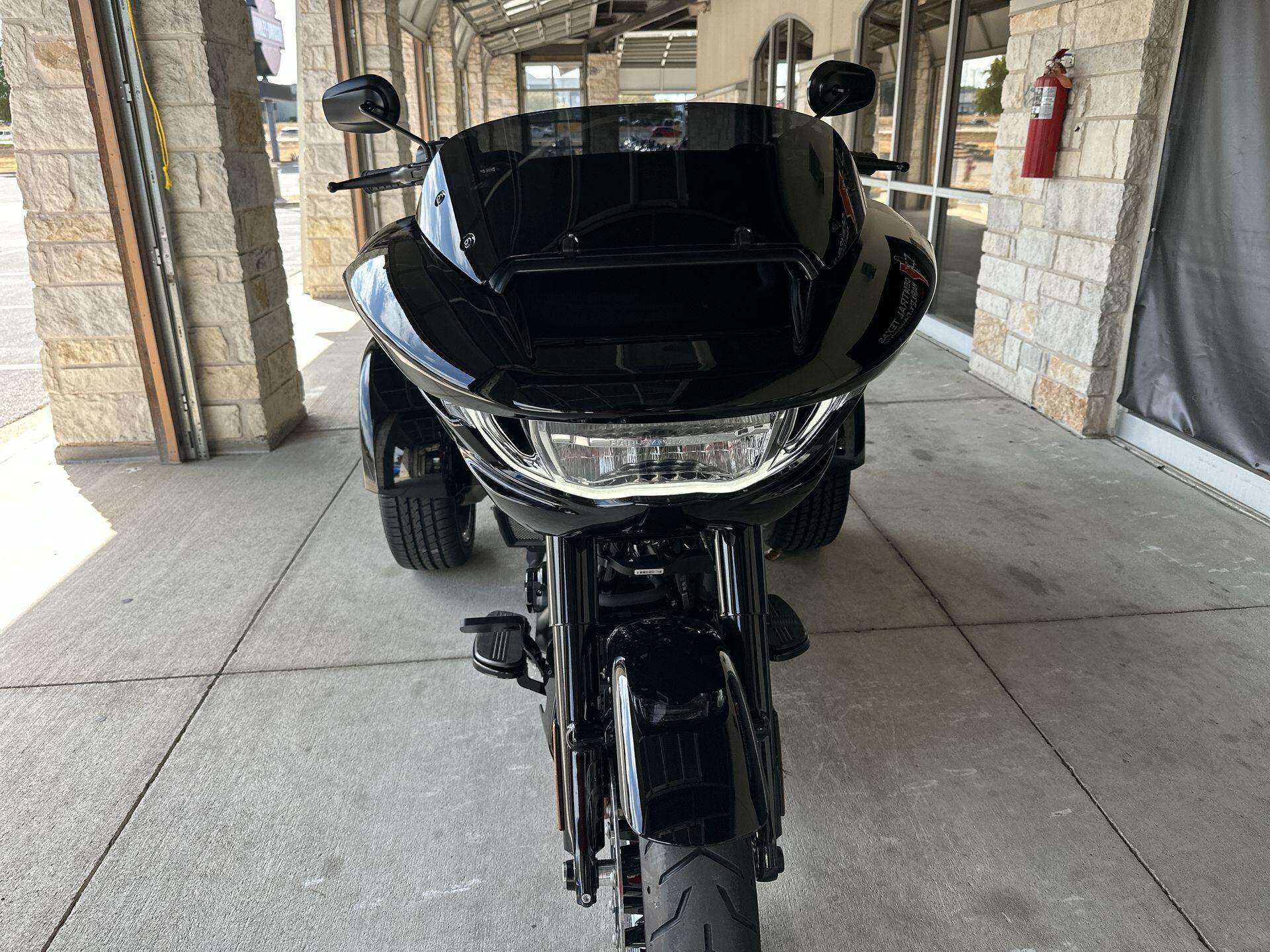 2026 Harley-Davidson® Road Glide 3 FLTRT, photo 11