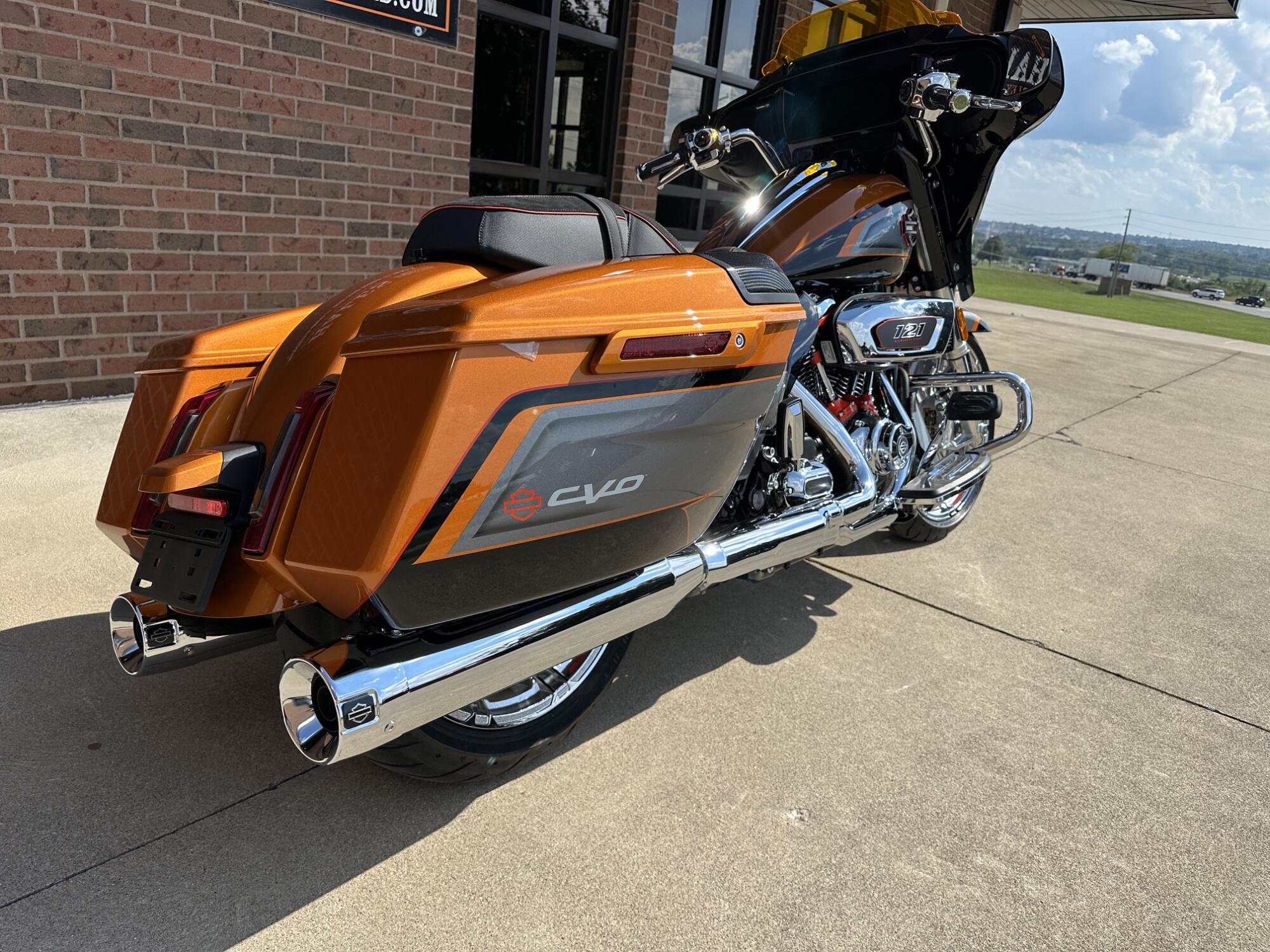 2026 Harley-Davidson CVO Street Glide FLHXSE Torched Orange, photo 16