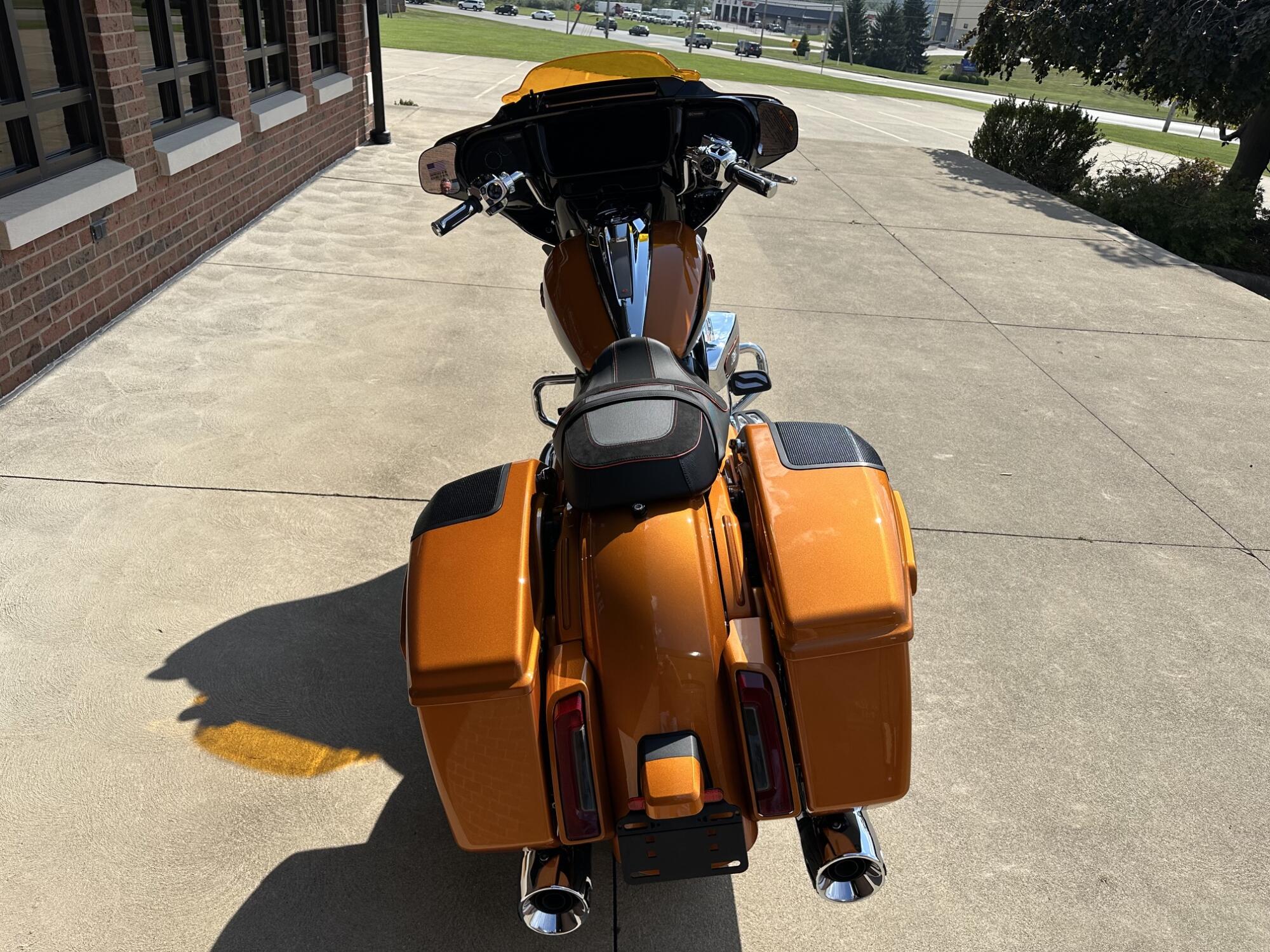 2026 Harley-Davidson CVO Street Glide FLHXSE Torched Orange, photo 15