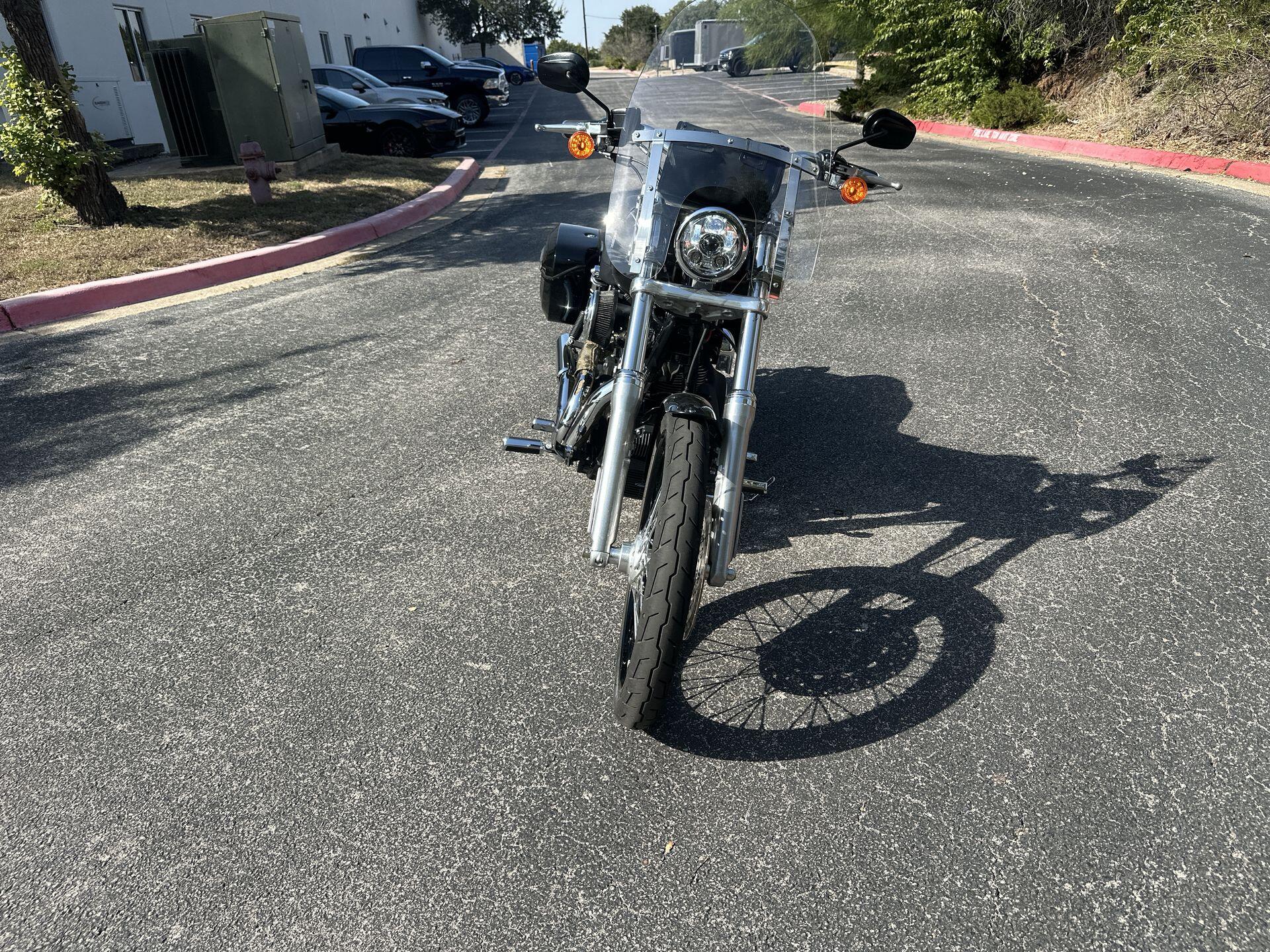 2010 Harley-Davidson® Wide Glide® FXDWG, photo 5