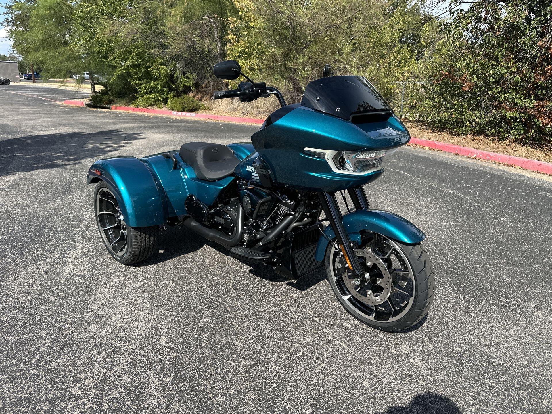 2026 Harley-Davidson® Road Glide 3 FLTRT, photo 4