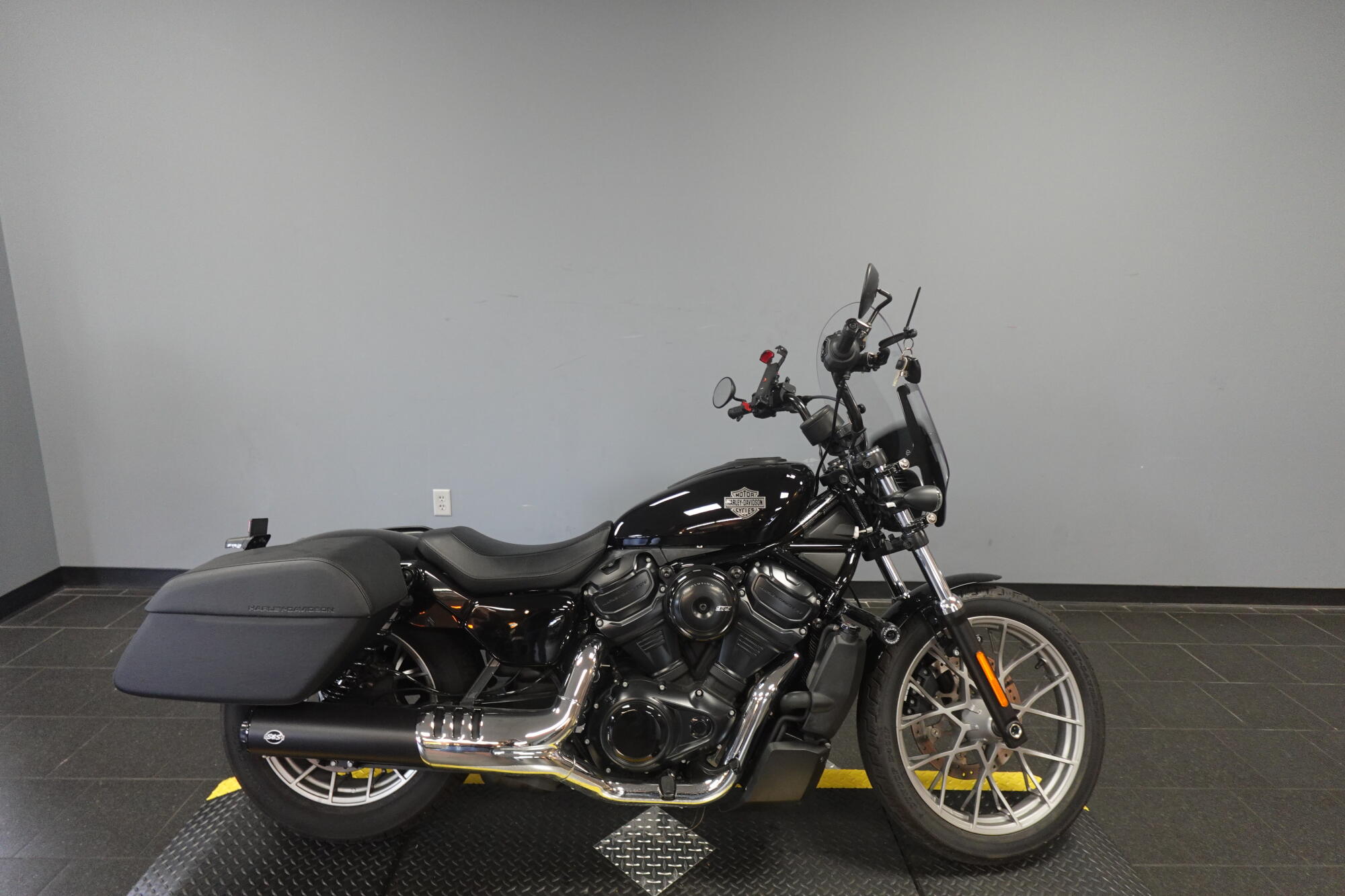2025 Harley-Davidson® Nightster® RH975, photo 9