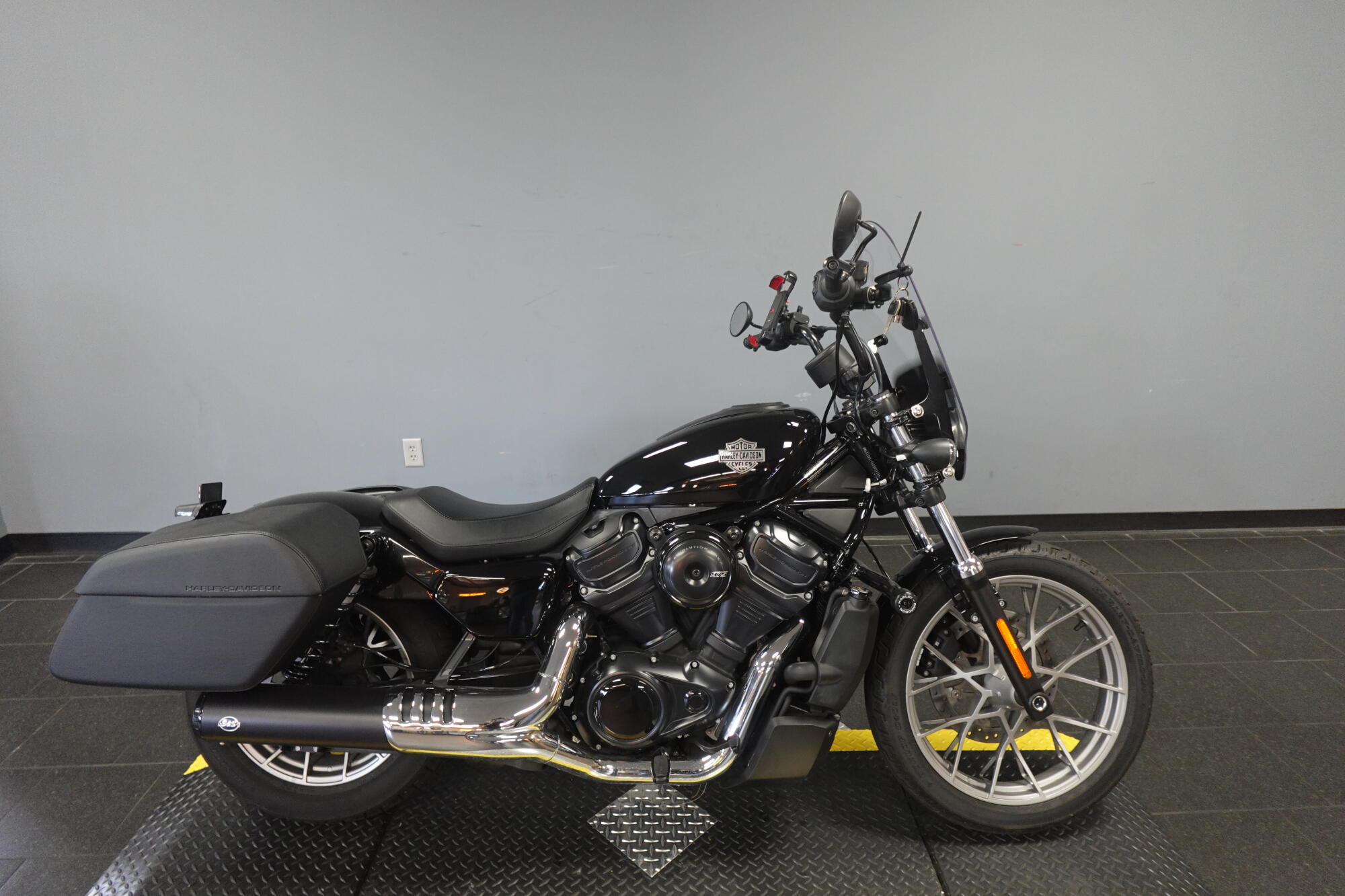 2025 Harley-Davidson® Nightster® RH975