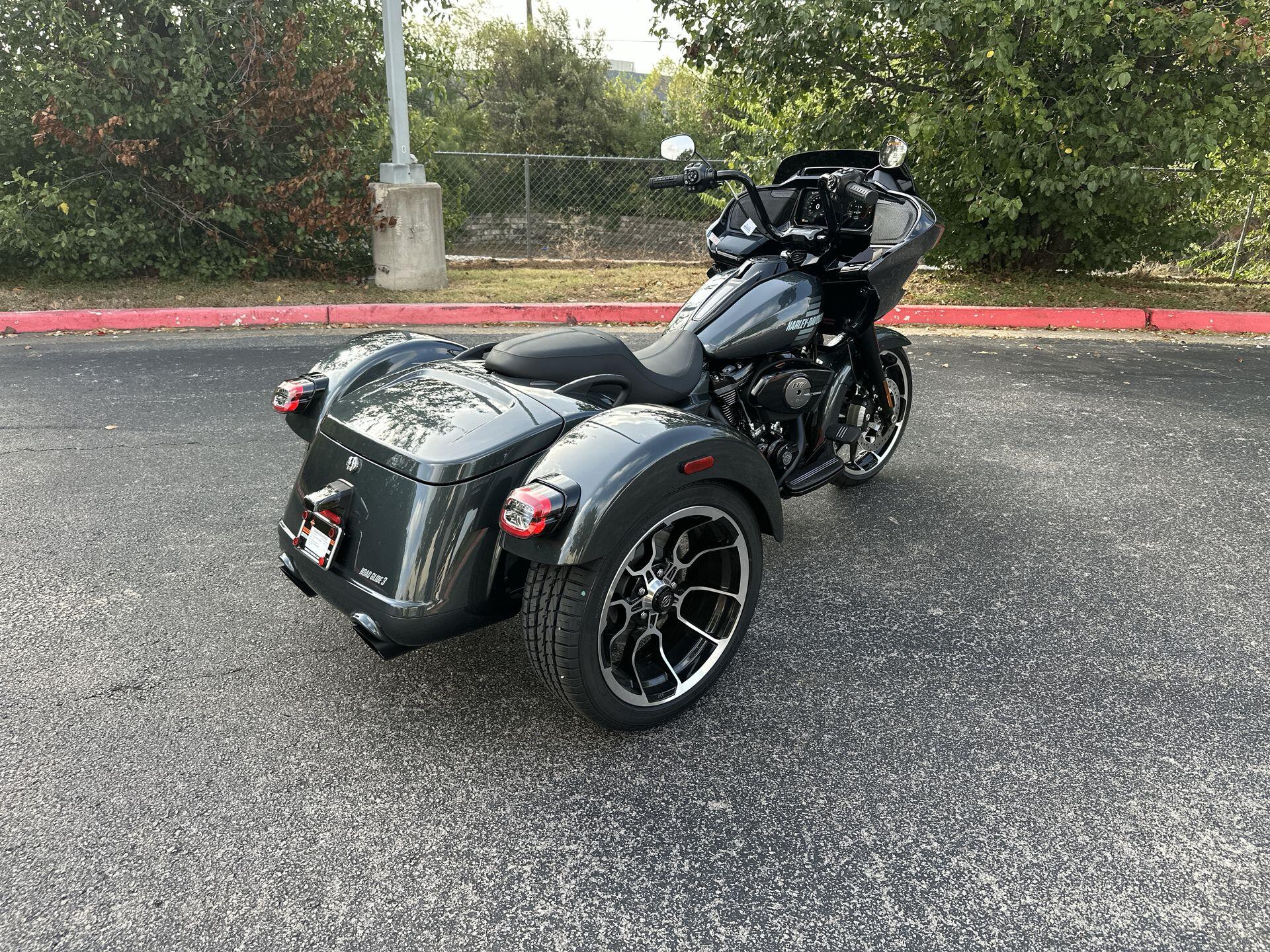 2026 Harley-Davidson® Road Glide 3 FLTRT, photo 10
