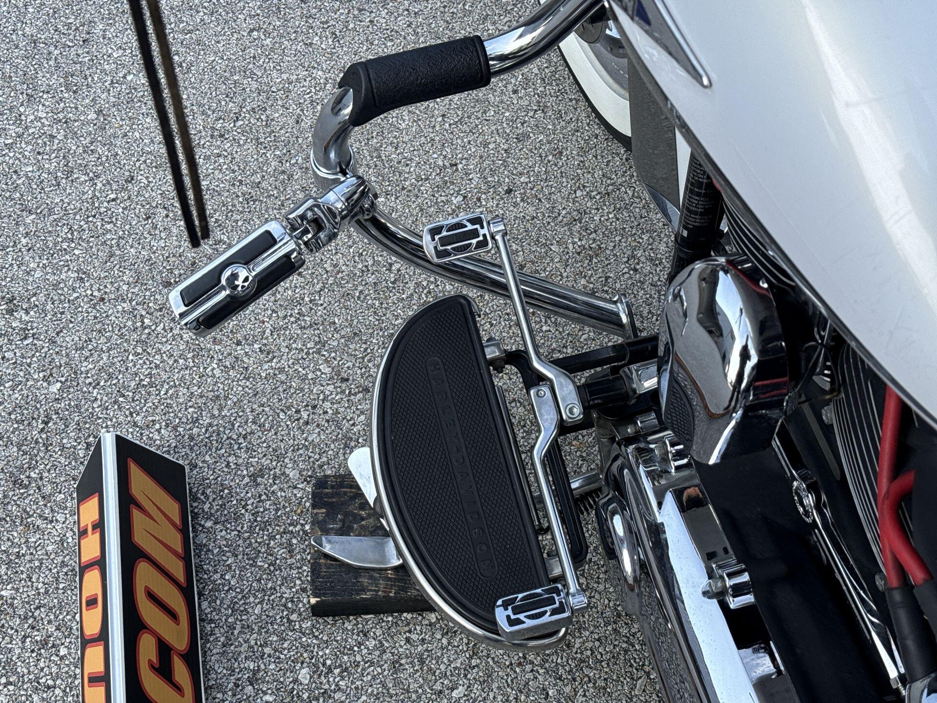 2009 Harley-Davidson® Heritage Softail® Classic Two-Tone White Gold Pearl/Pewter Pearl, photo 19