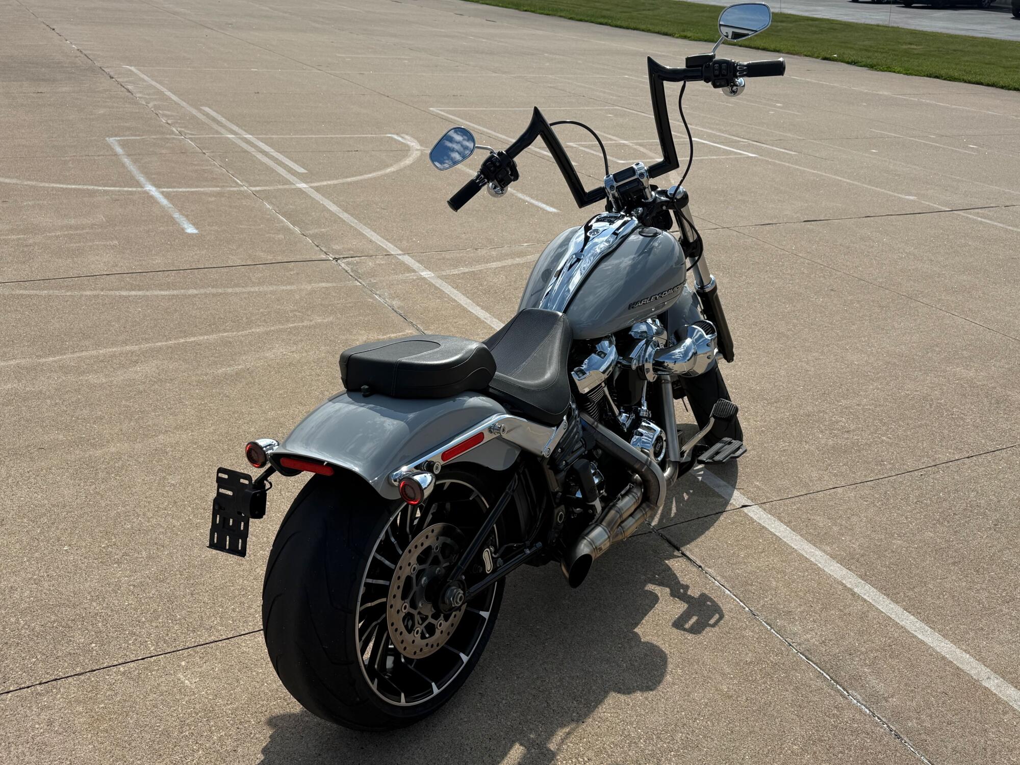 2024 Harley-Davidson® Breakout® 117 Billiard Gray, photo 8