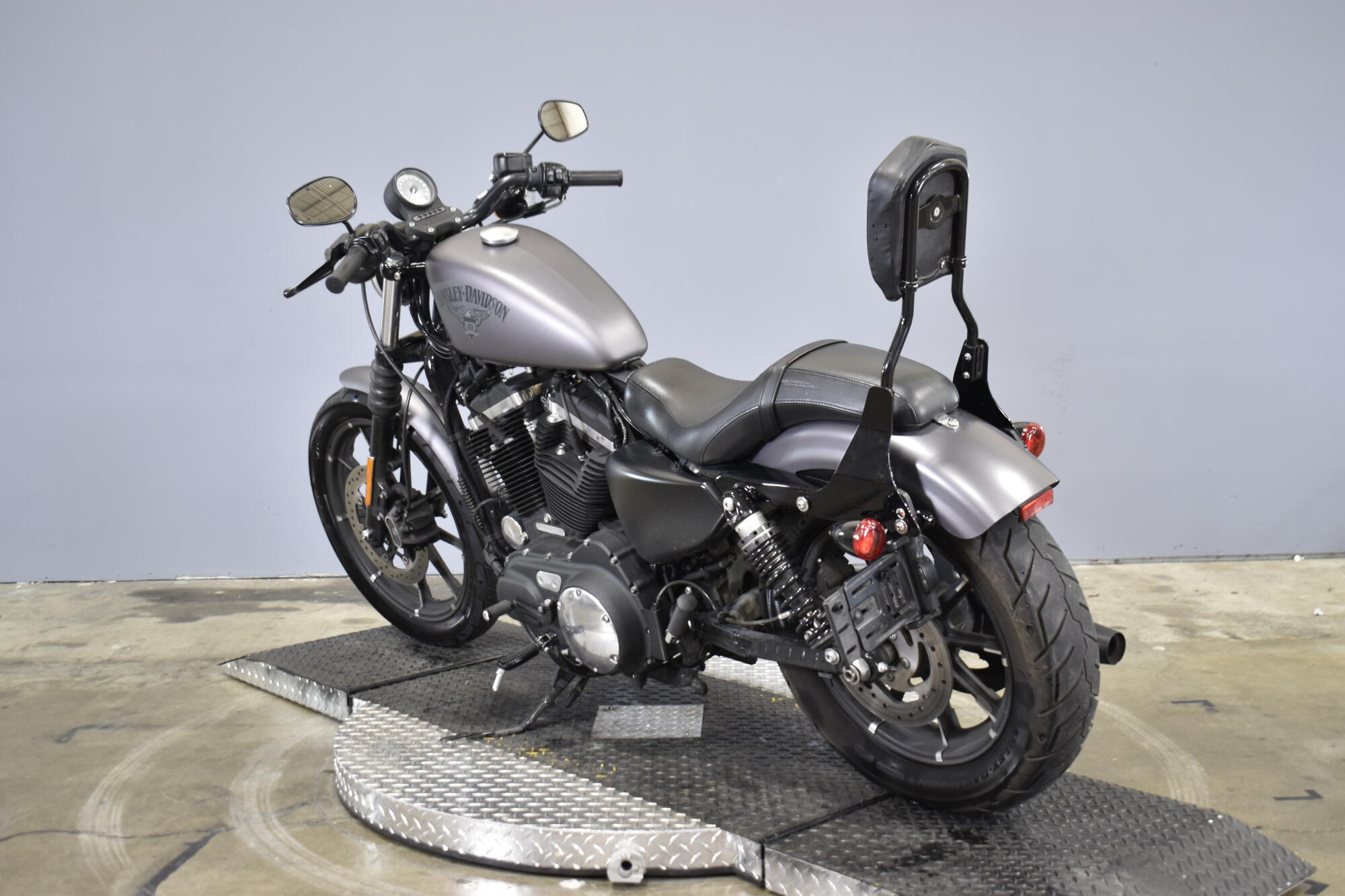 2016 Harley-Davidson® Iron 883™ Charcoal Denim, photo 6