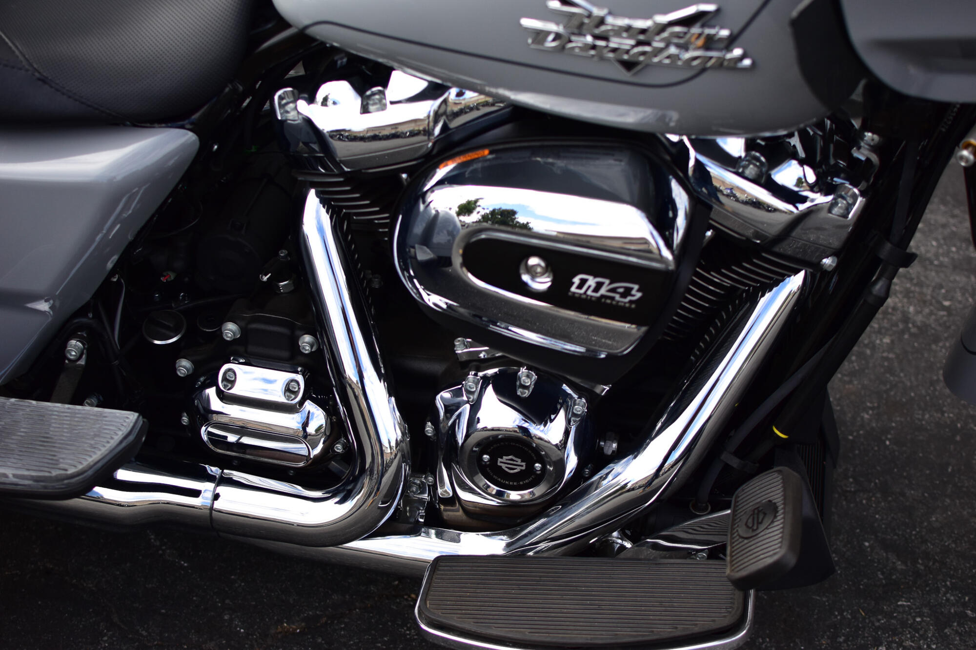 2024 Harley-Davidson® Road Glide® 3 Atlas Silver Metallic – Black Finish, photo 2