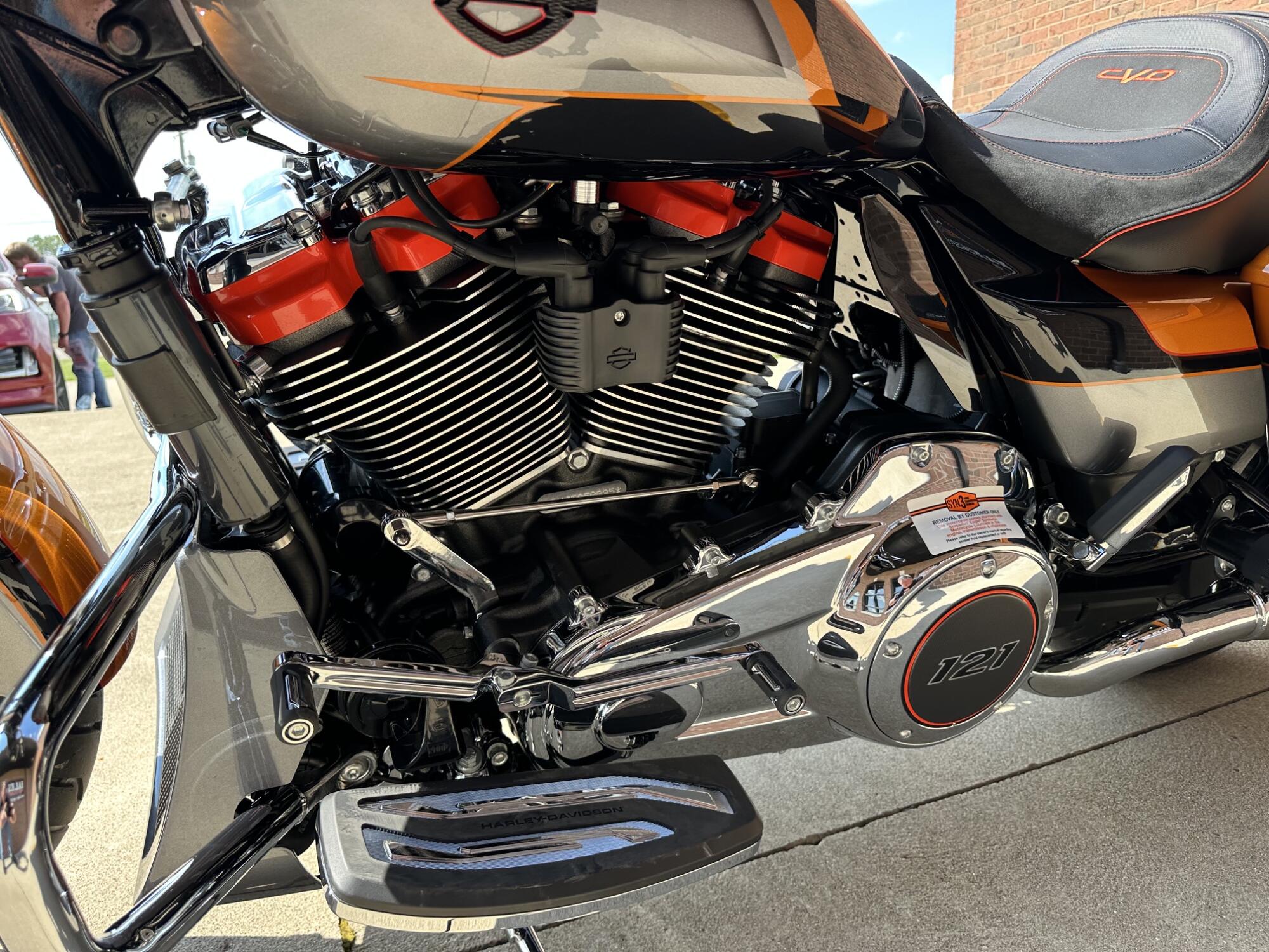 2026 Harley-Davidson CVO Street Glide FLHXSE Torched Orange, photo 12