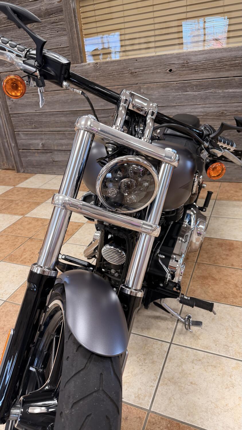 2016 Harley-Davidson® Breakout® Charcoal Denim, photo 13