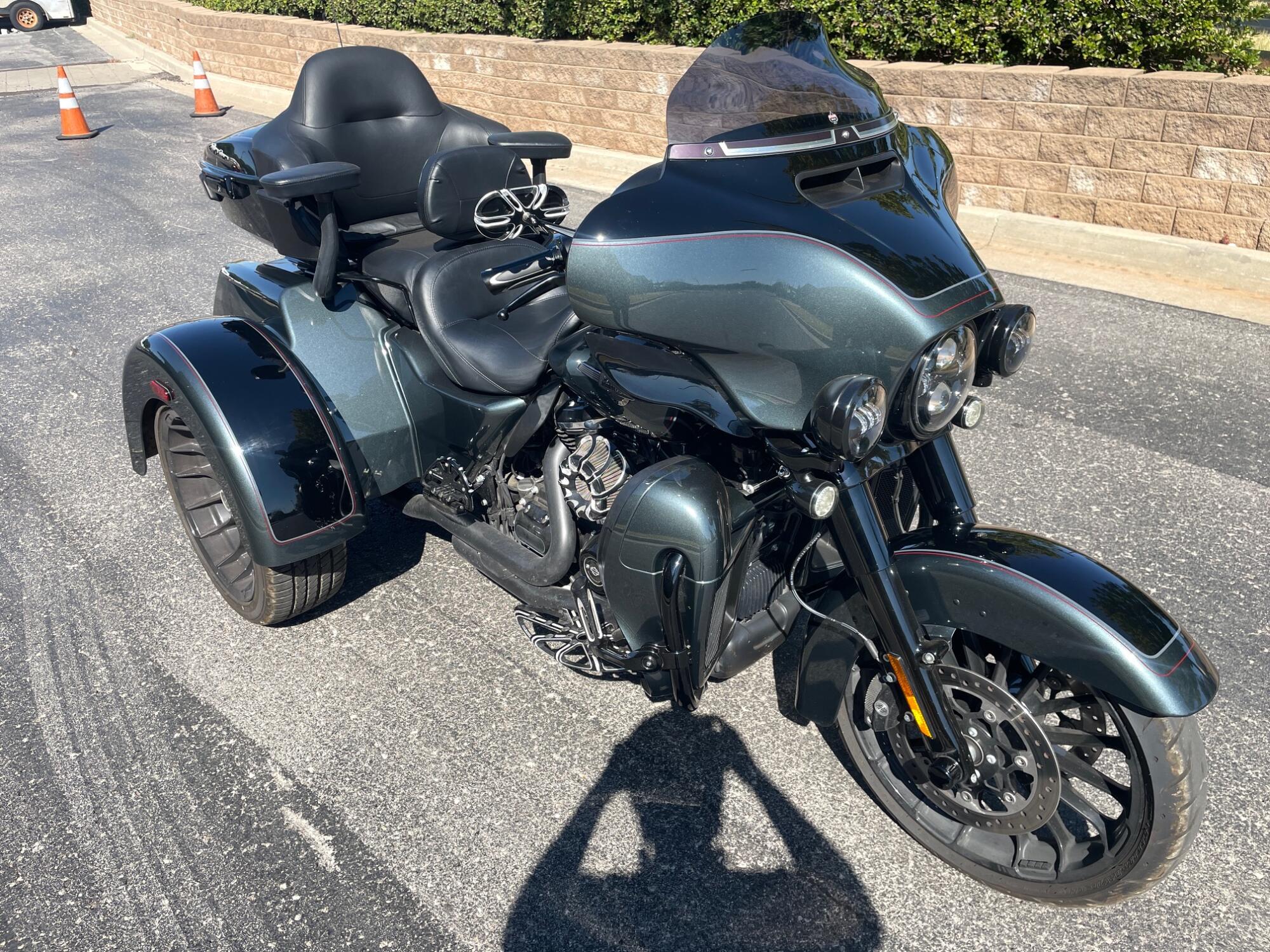 2025 Harley-Davidson® Tri Glide® Ultra FLHTCUTG, photo 4