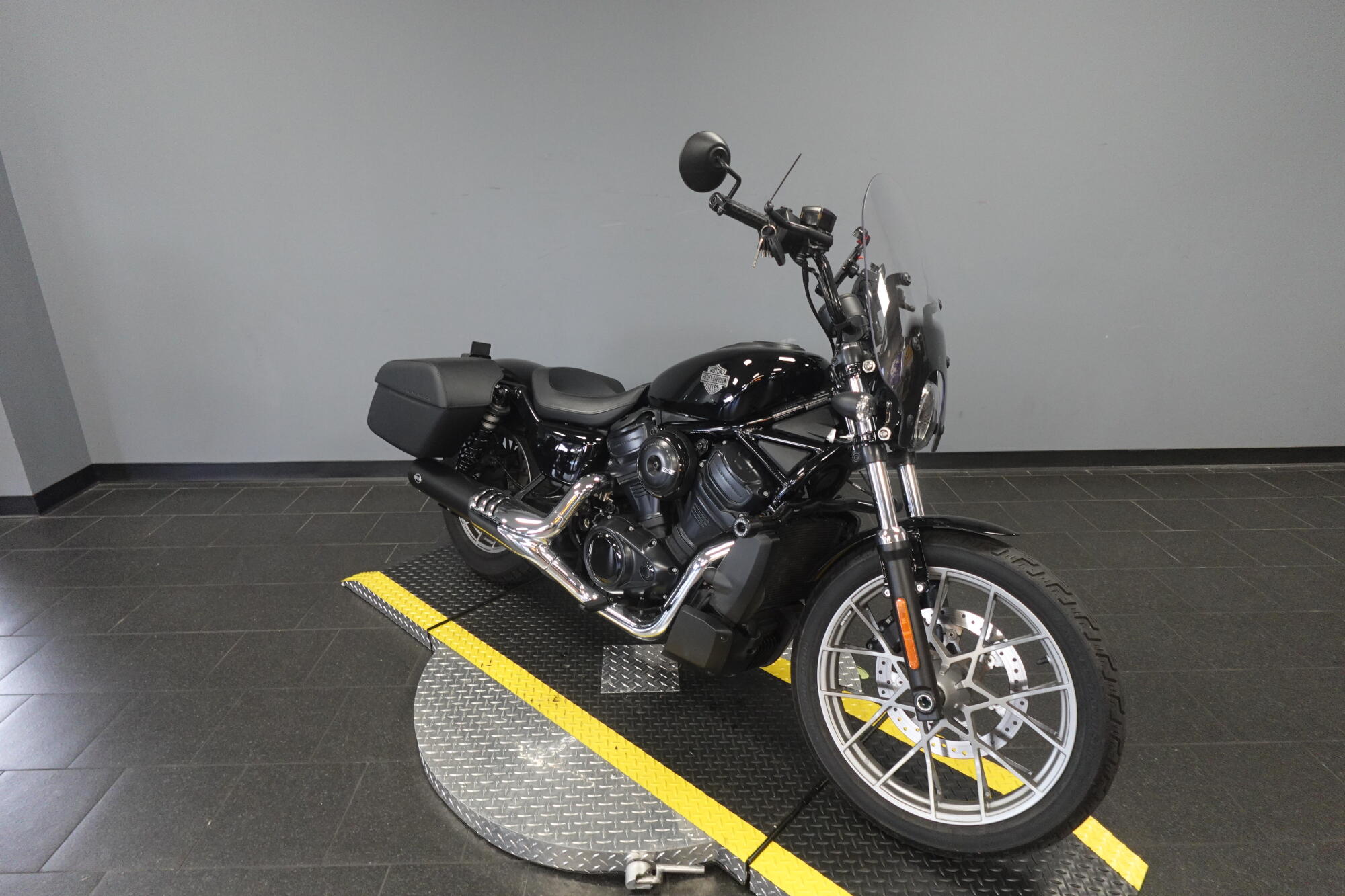 2025 Harley-Davidson® Nightster® RH975, photo 2