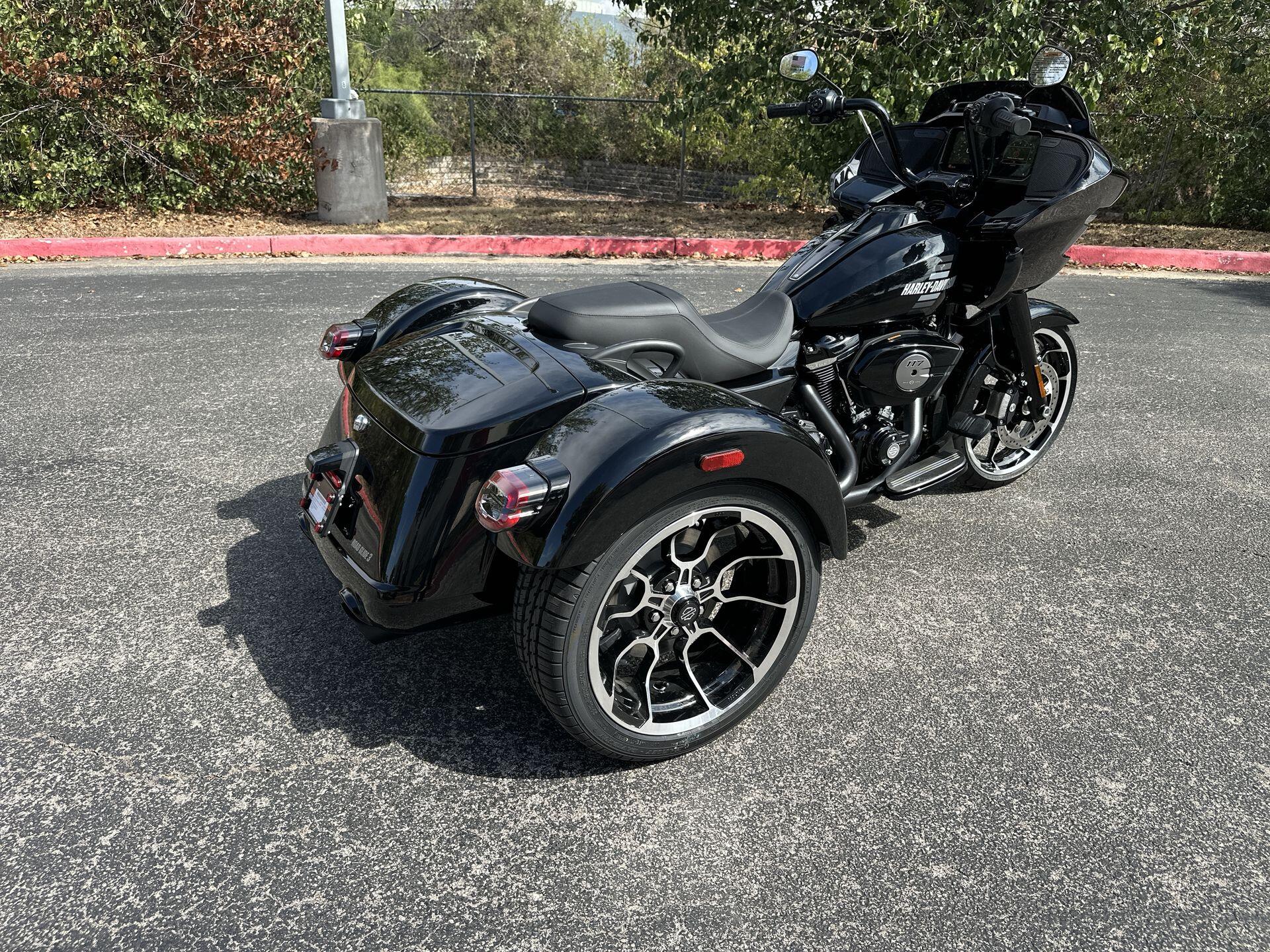 2026 Harley-Davidson® Road Glide 3 FLTRT, photo 10