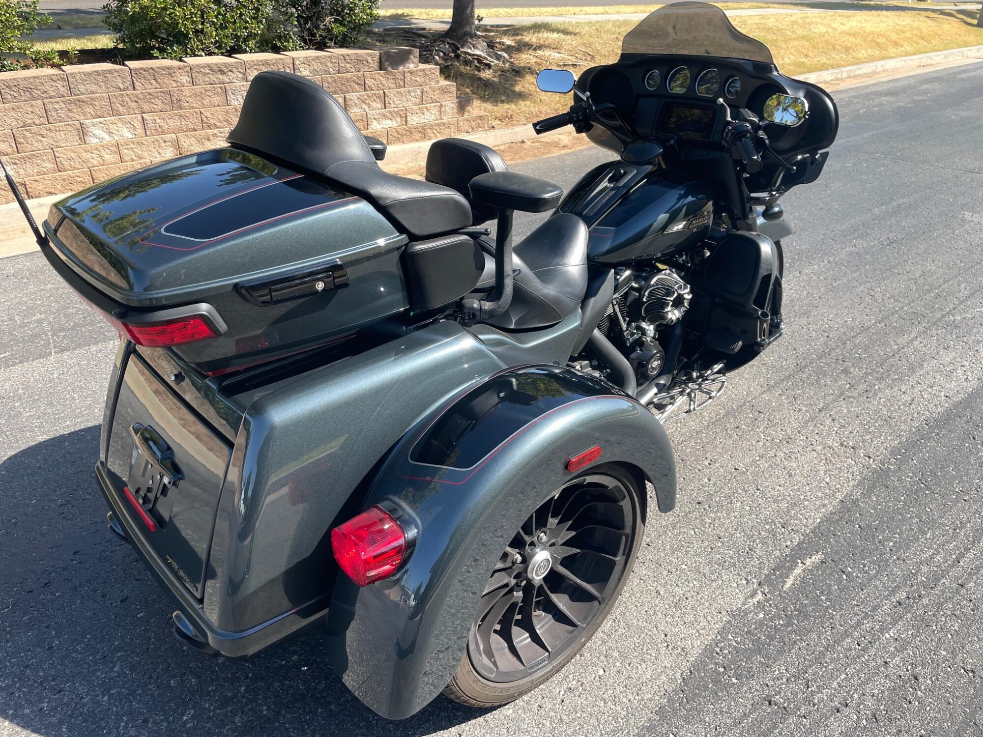 2025 Harley-Davidson® Tri Glide® Ultra FLHTCUTG, photo 14
