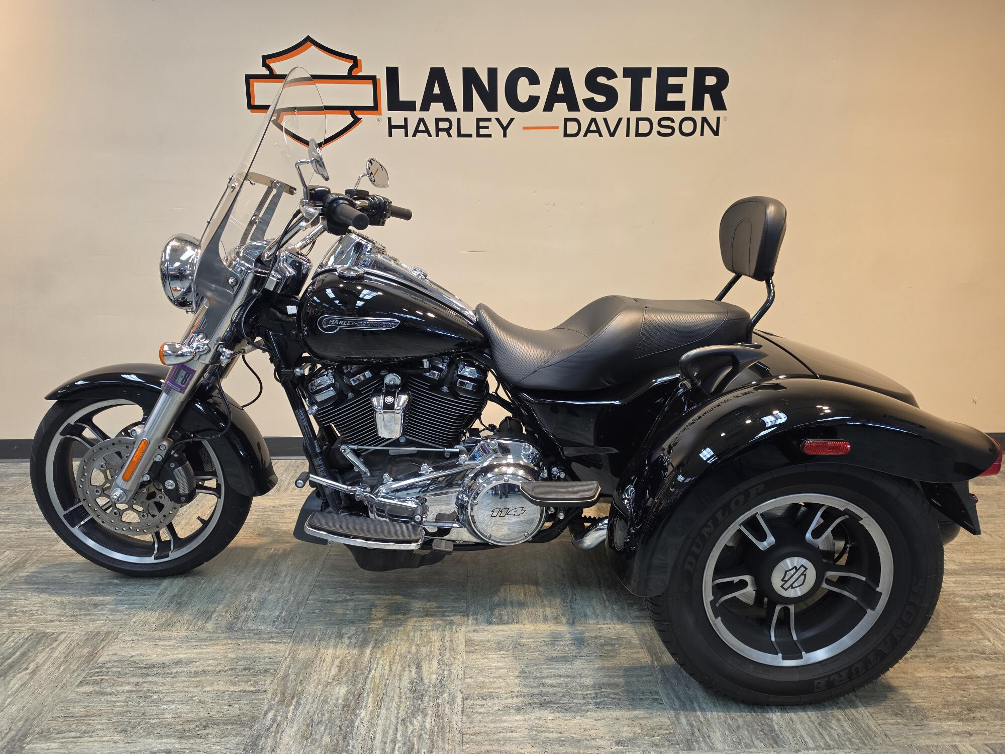 2019 Harley-Davidson® Freewheeler® Vivid Black FLRT, photo 6