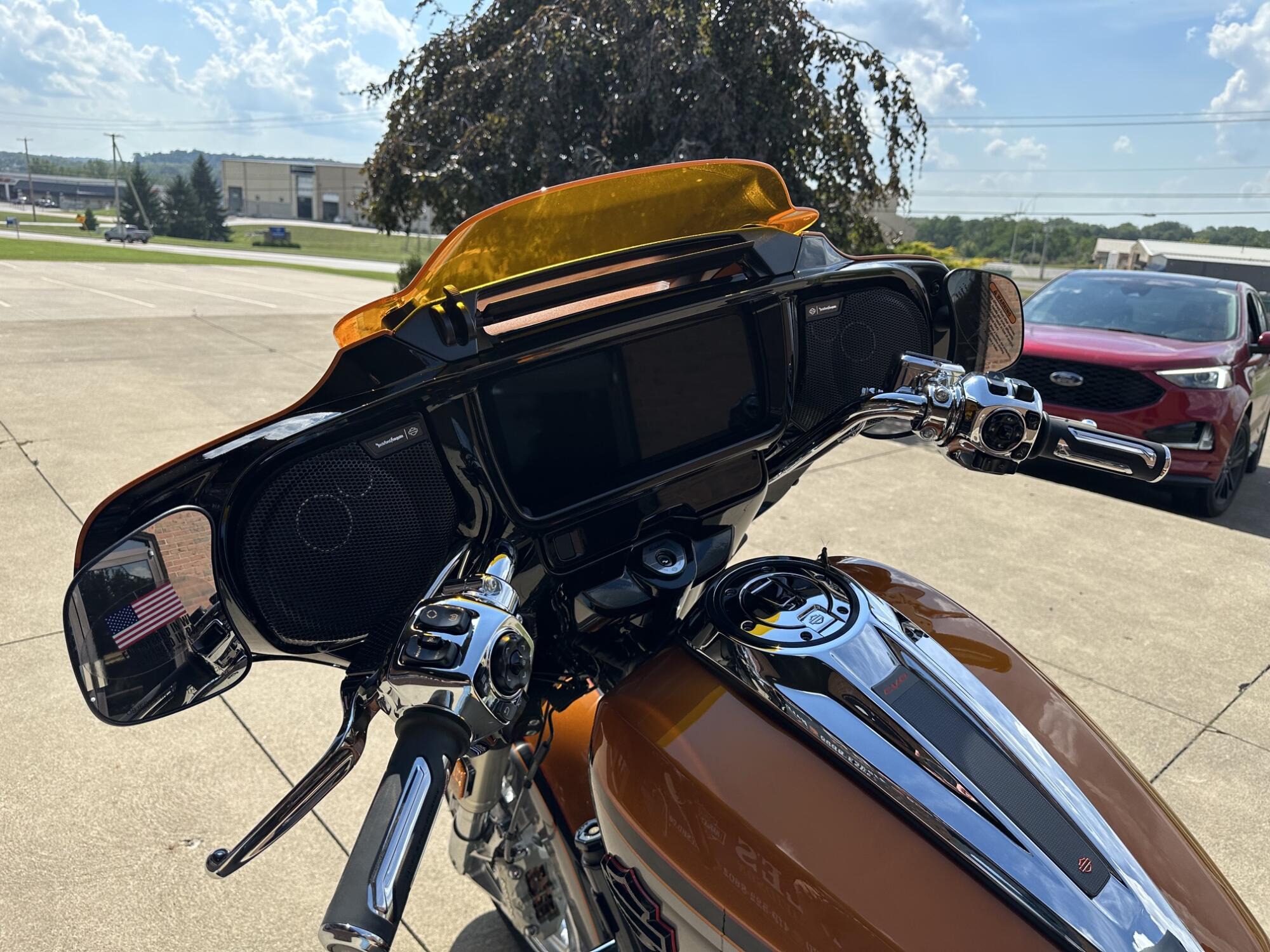 2026 Harley-Davidson CVO Street Glide FLHXSE Torched Orange, photo 11