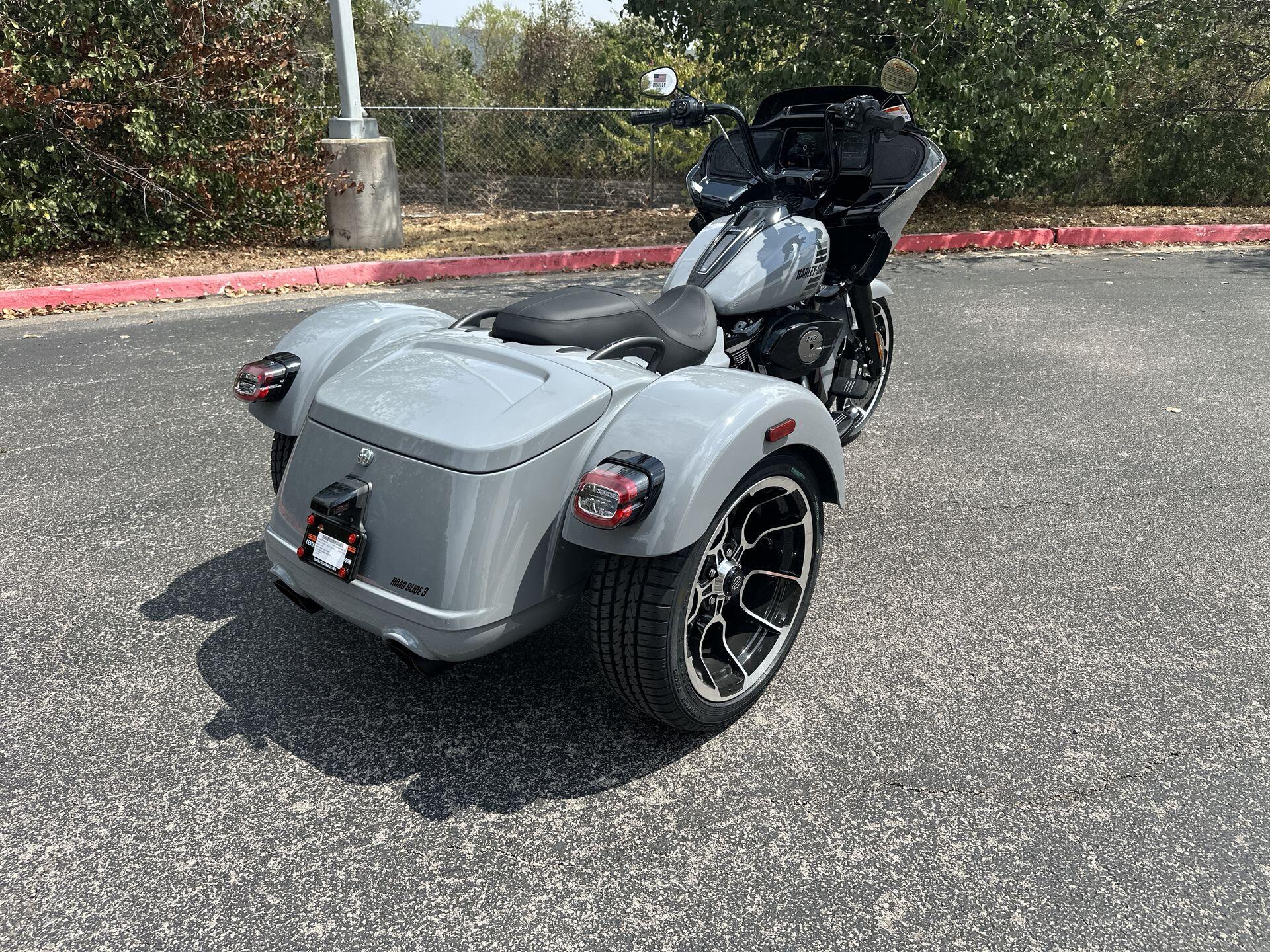2026 Harley-Davidson® Road Glide 3 FLTRT, photo 10