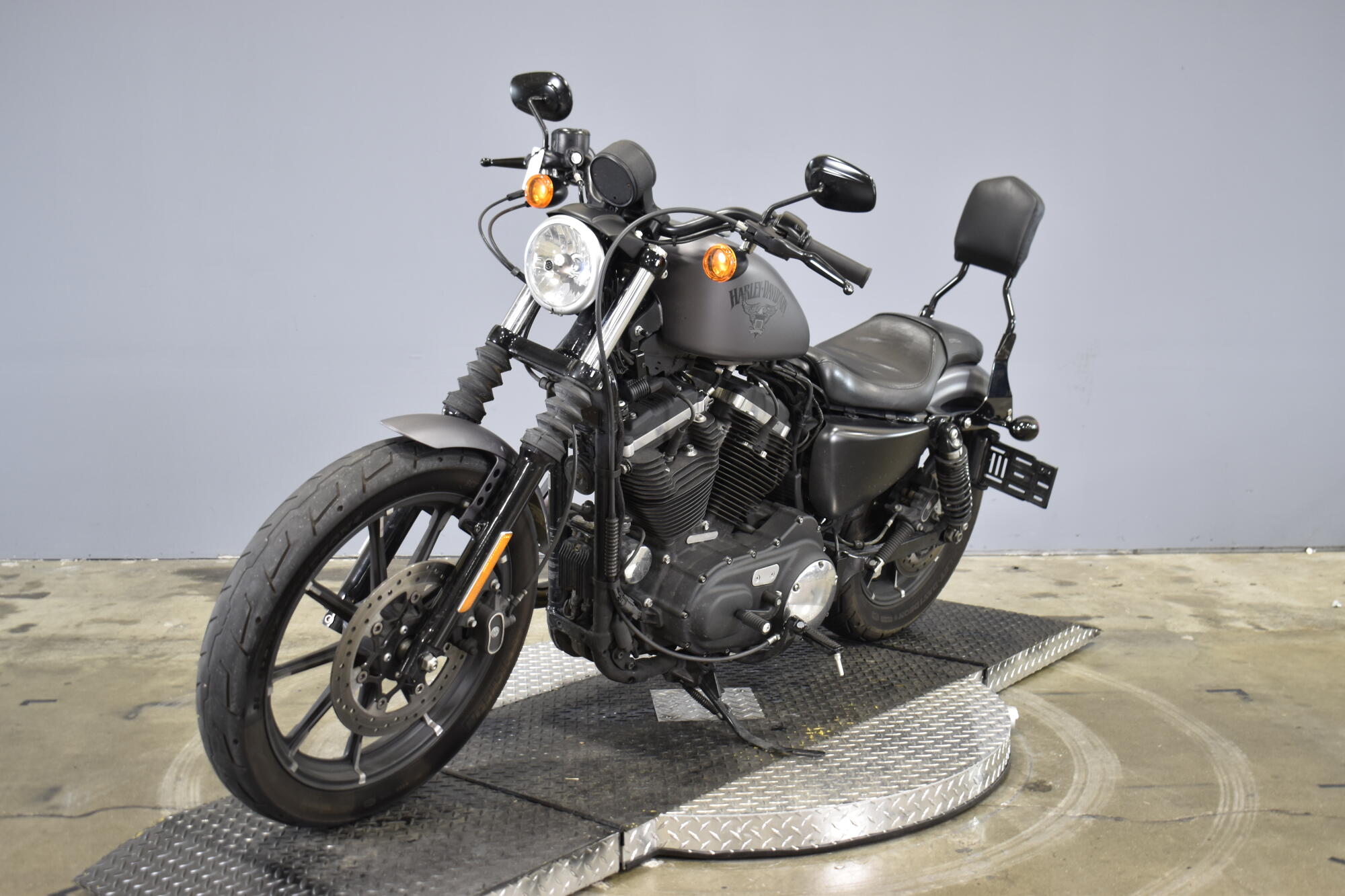 2016 Harley-Davidson® Iron 883™ Charcoal Denim, photo 4