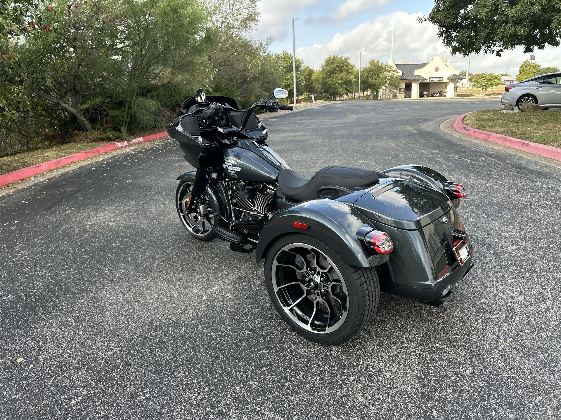 2026 Harley-Davidson® Road Glide 3 FLTRT, photo 8