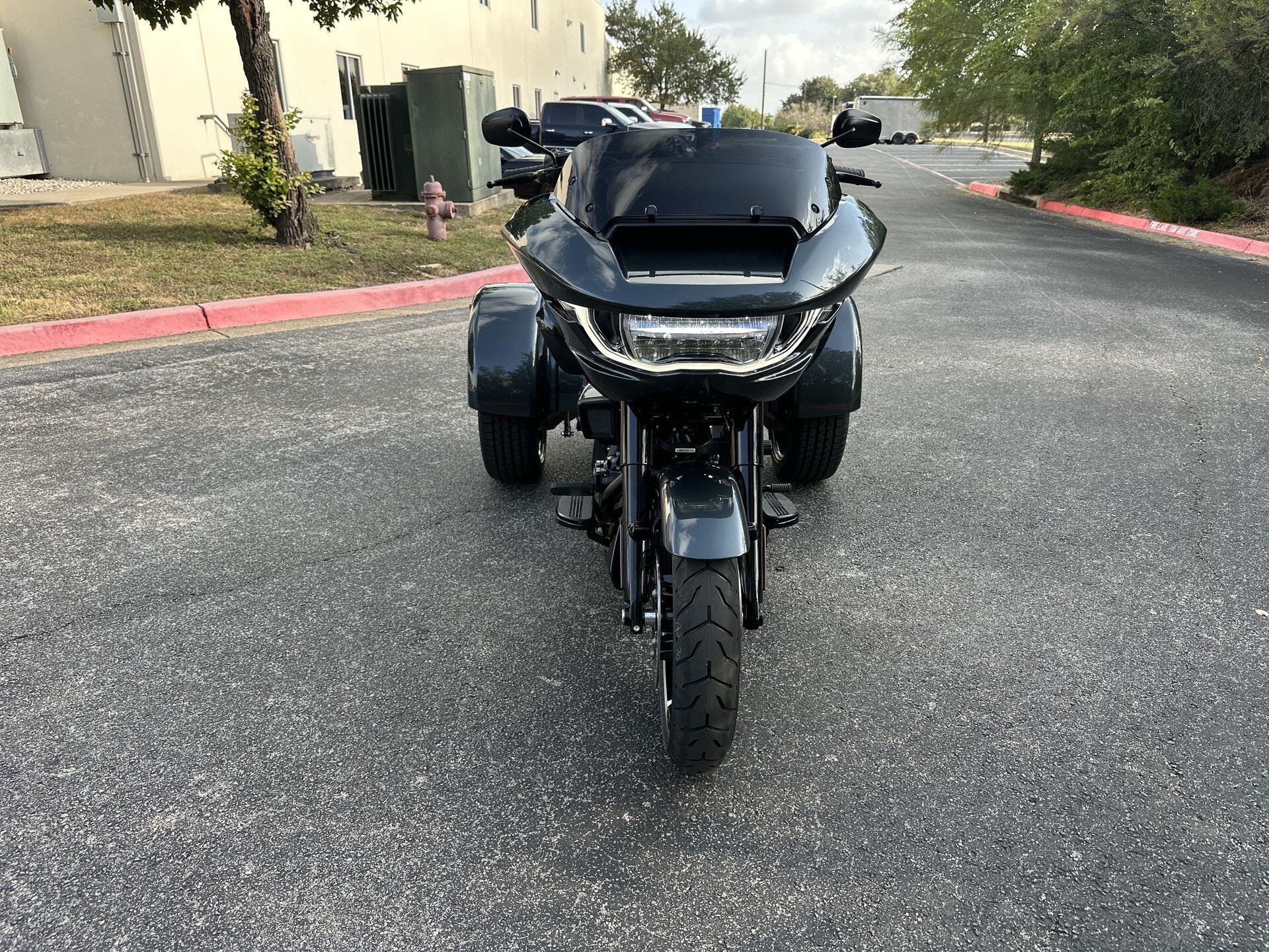 2026 Harley-Davidson® Road Glide 3 FLTRT, photo 5