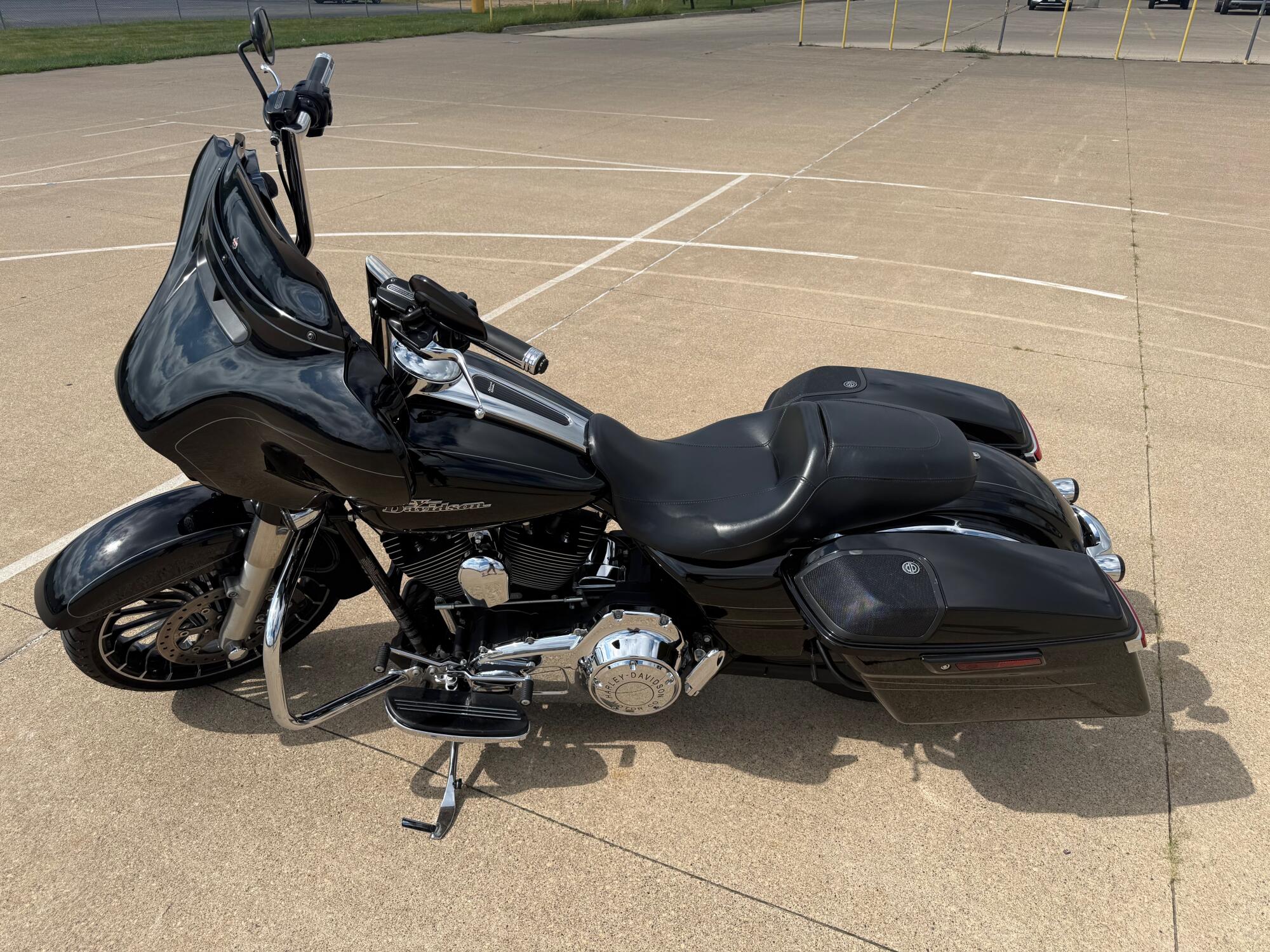 2015 Harley-Davidson® Street Glide® Special Vivid Black, photo 5