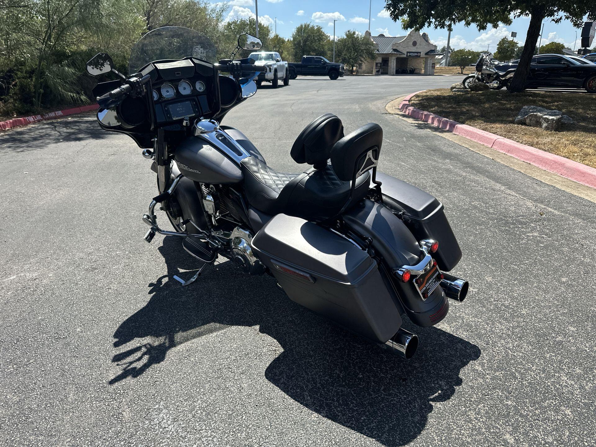 2016 Harley-Davidson® Street Glide® Special FLHXS, photo 9