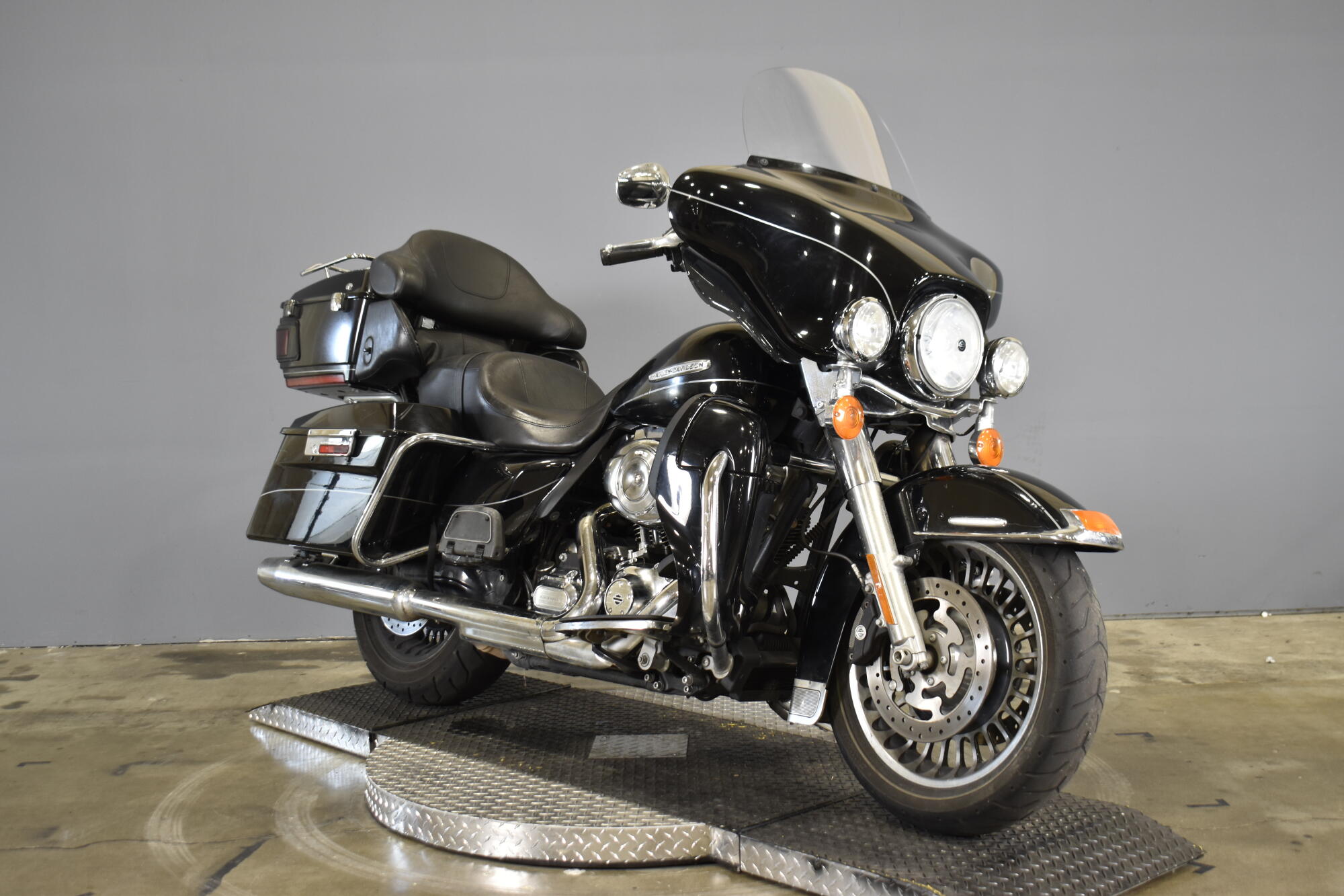 2013 Harley-Davidson® Electra Glide® Ultra Limited Black, photo 2