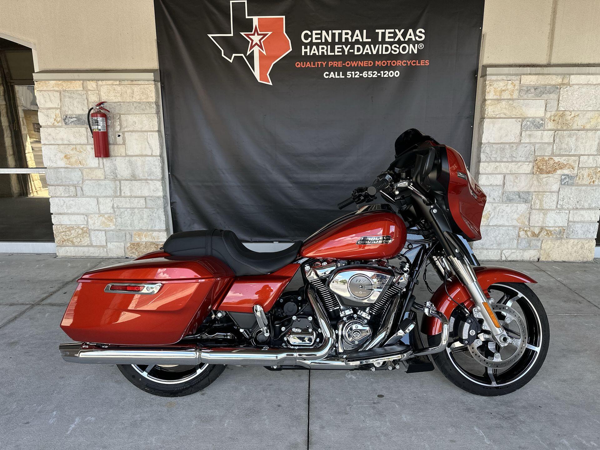 2024 Harley-Davidson® Street Glide® FLHX, photo 3