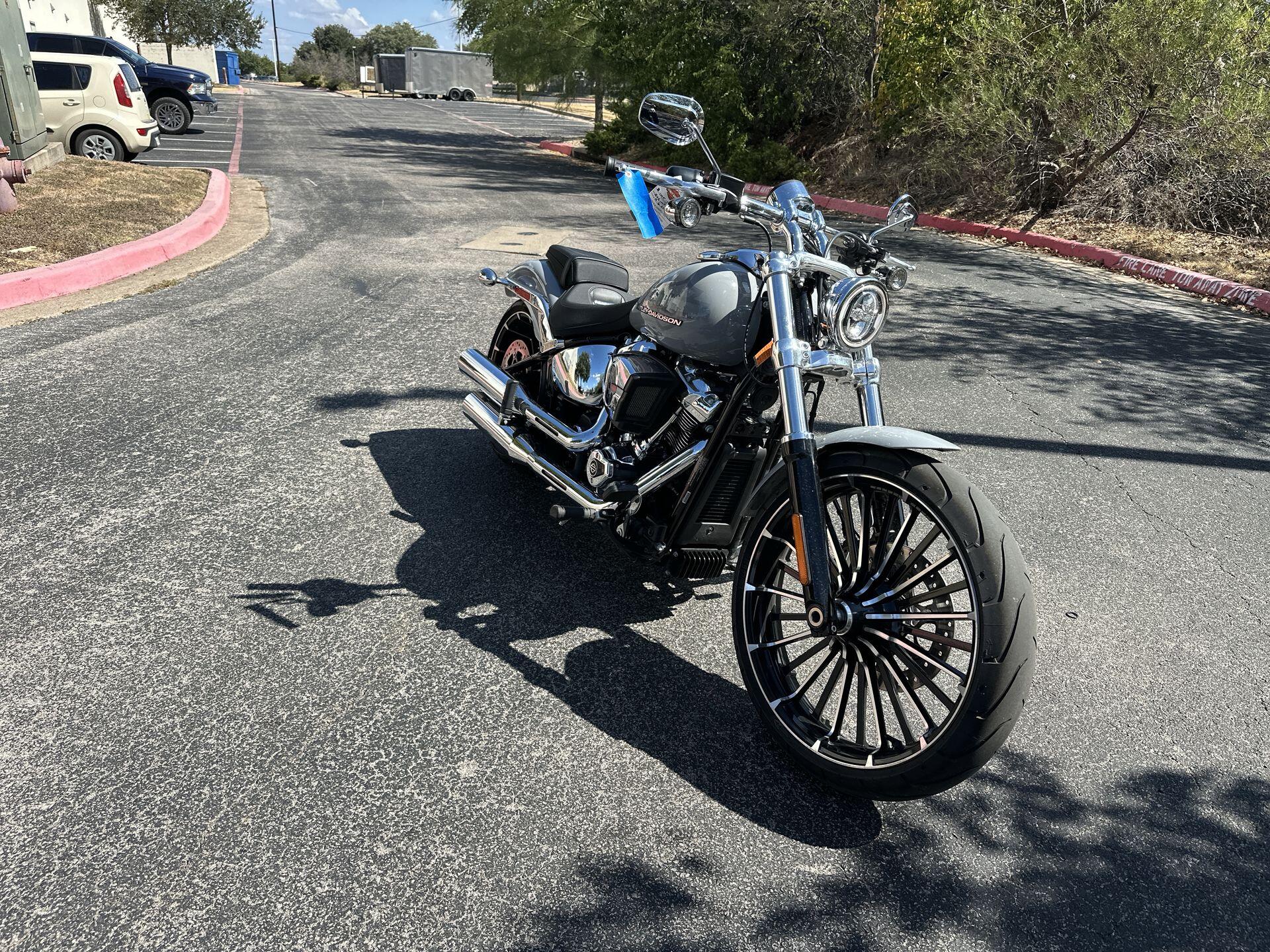 2025 Harley-Davidson® Breakout™ FXBR, photo 4