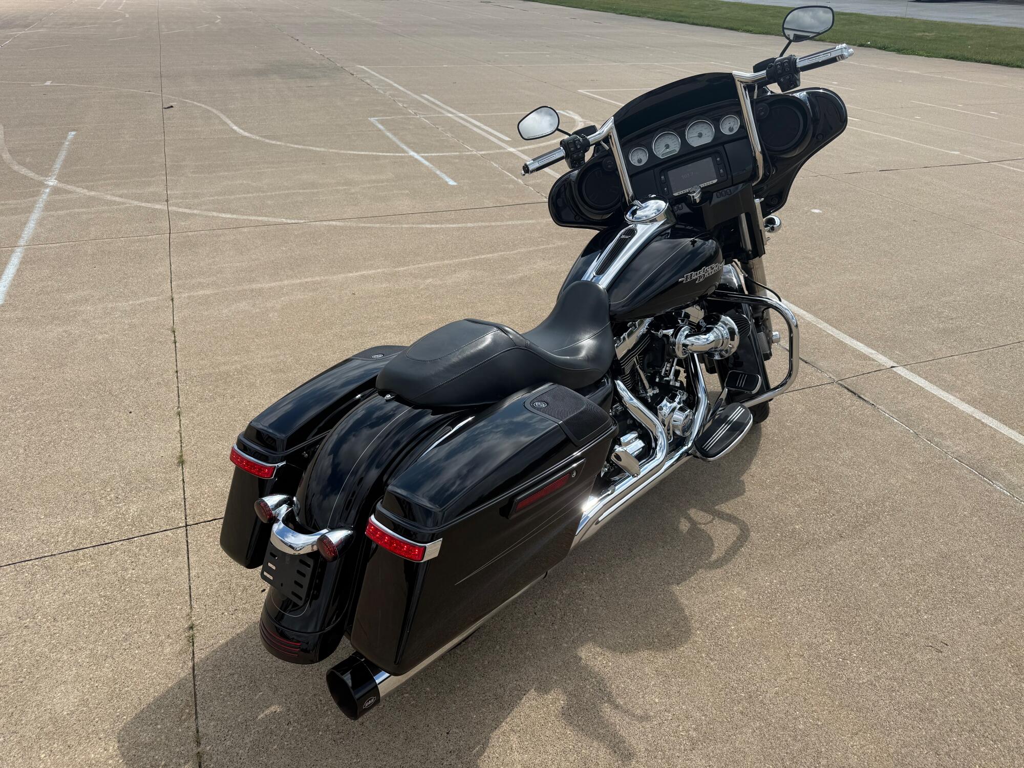 2015 Harley-Davidson® Street Glide® Special Vivid Black, photo 8