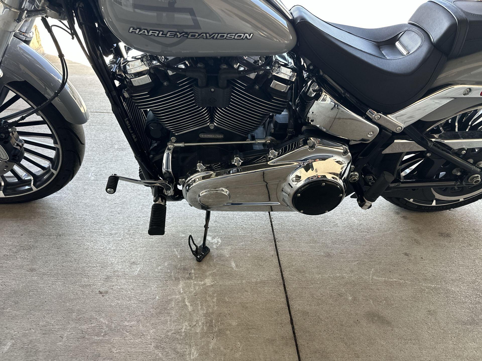 2025 Harley-Davidson® Breakout™ FXBR, photo 13