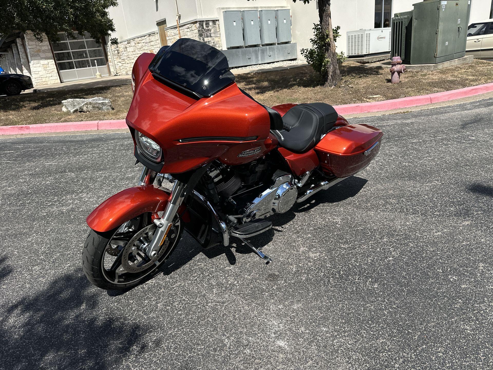 2024 Harley-Davidson® Street Glide® FLHX, photo 6