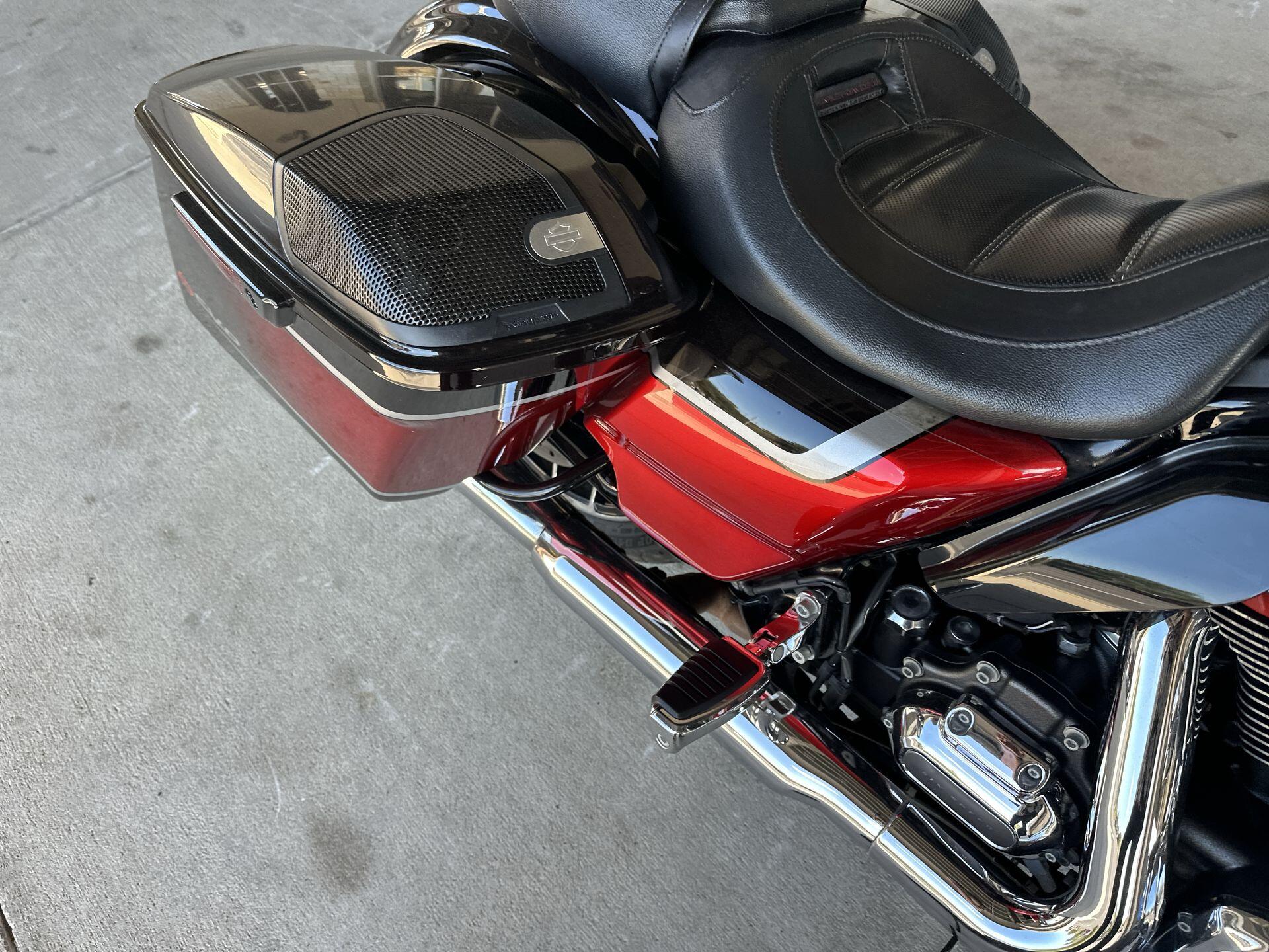 2021 Harley-Davidson® CVO™ Street Glide® FLHXSE, photo 18