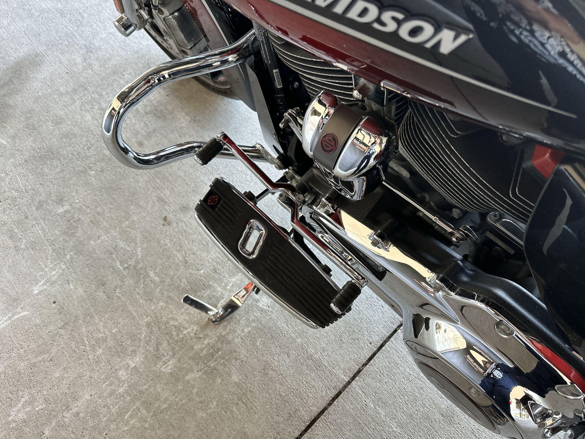 2021 Harley-Davidson® CVO™ Street Glide® FLHXSE, photo 22