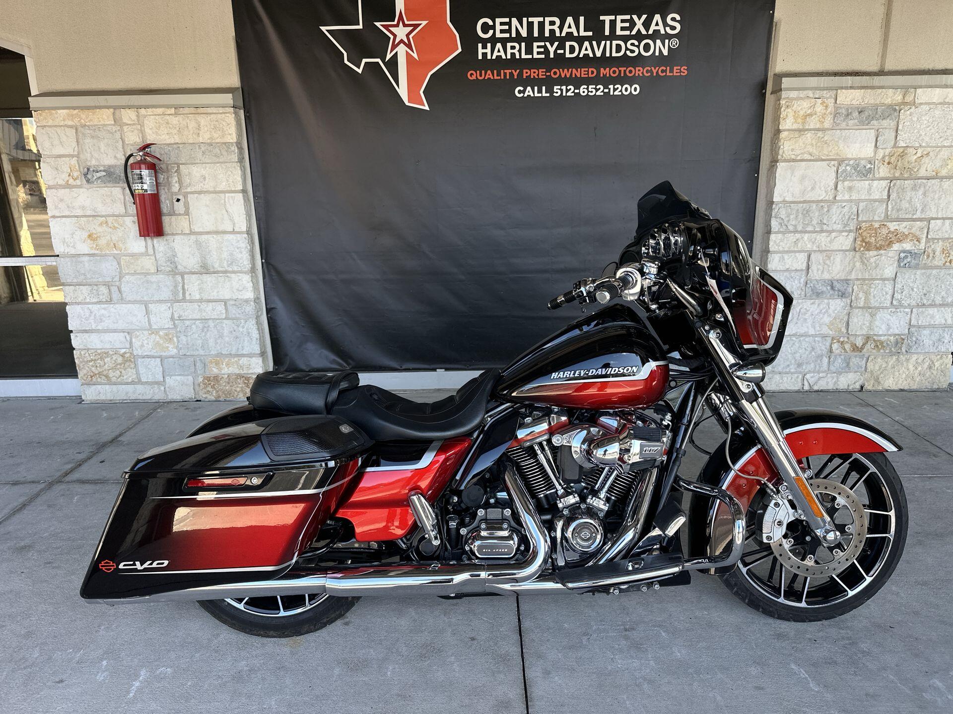 2021 Harley-Davidson® CVO™ Street Glide® FLHXSE, photo 3