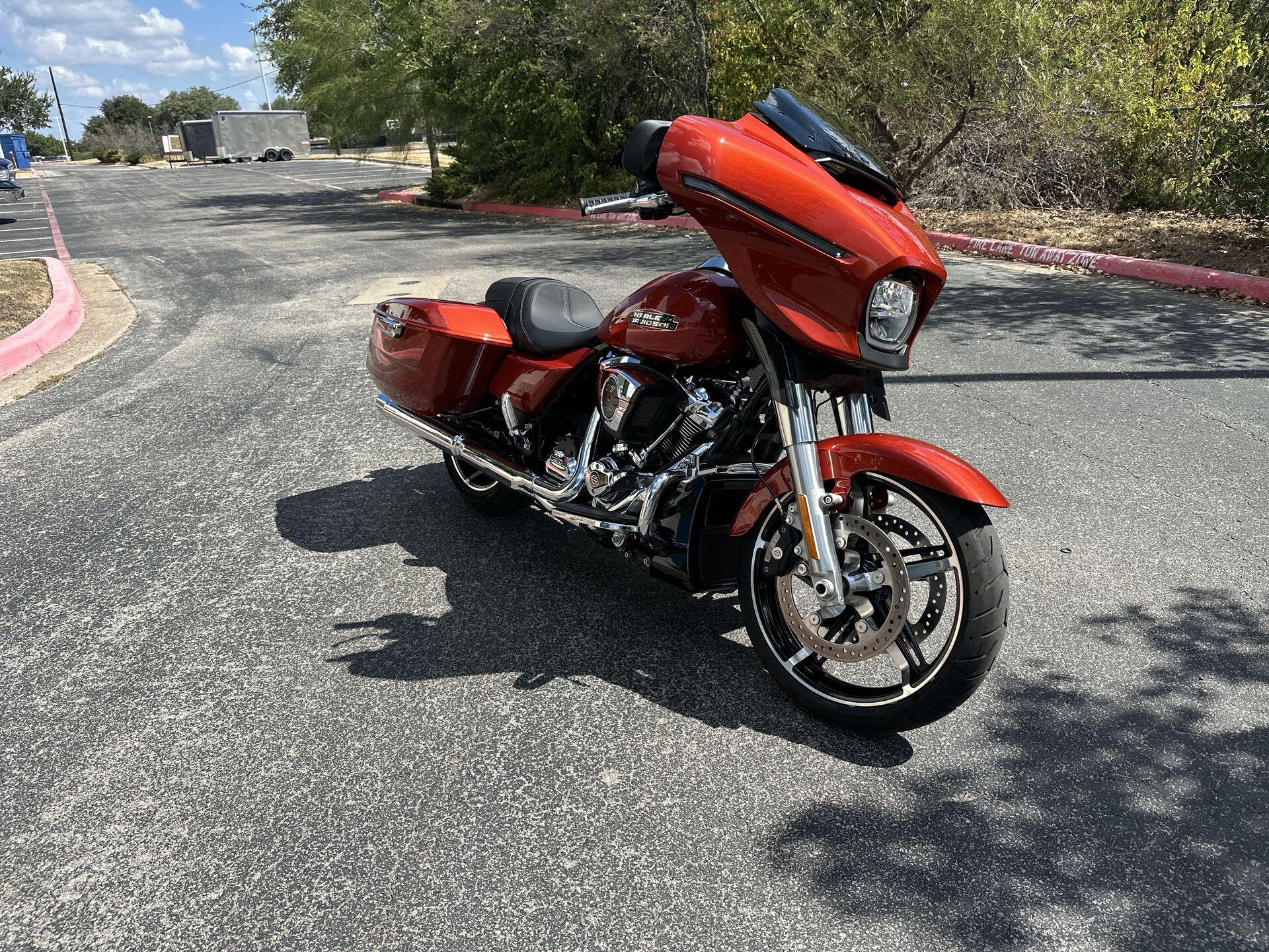 2024 Harley-Davidson® Street Glide® FLHX, photo 4