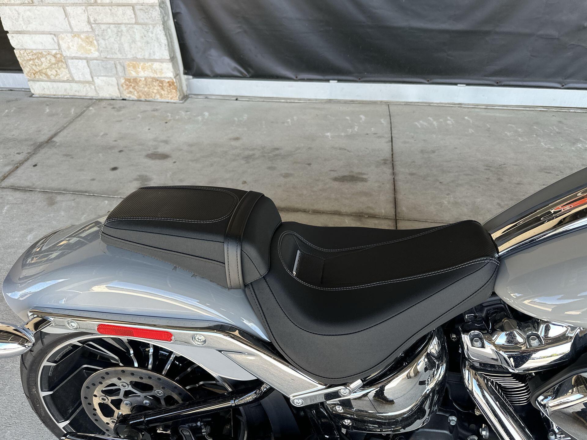 2025 Harley-Davidson® Breakout™ FXBR, photo 15