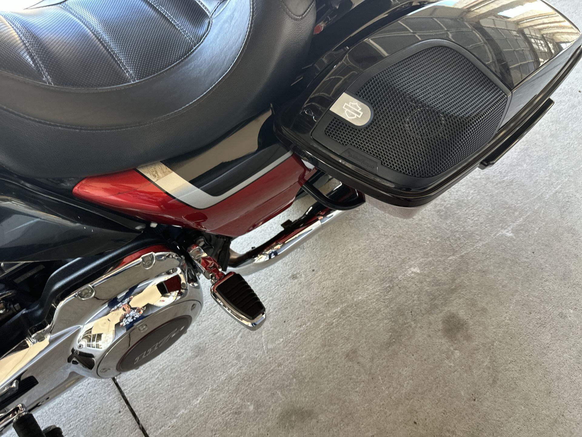 2021 Harley-Davidson® CVO™ Street Glide® FLHXSE, photo 21