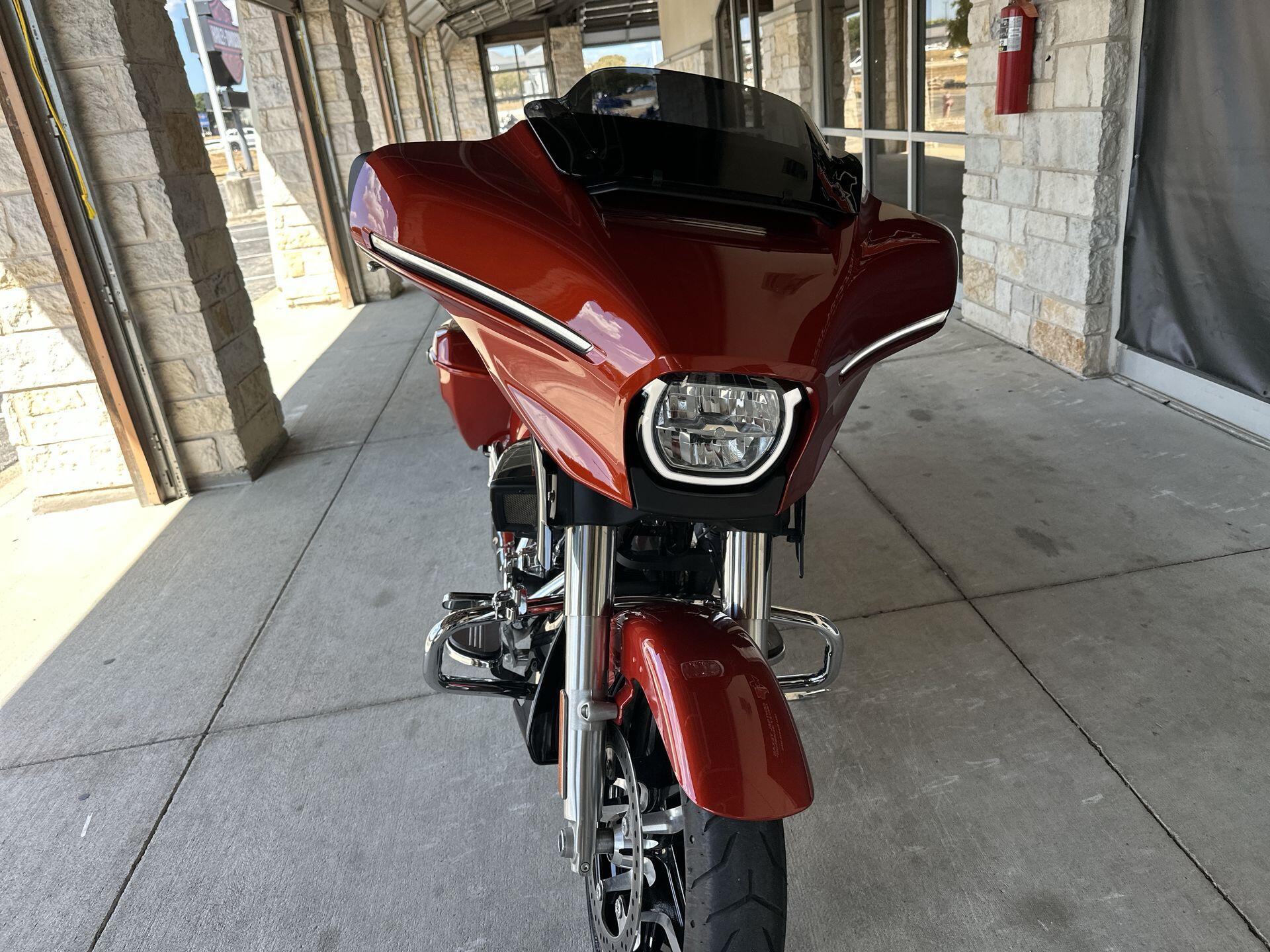 2024 Harley-Davidson® Street Glide® FLHX, photo 11