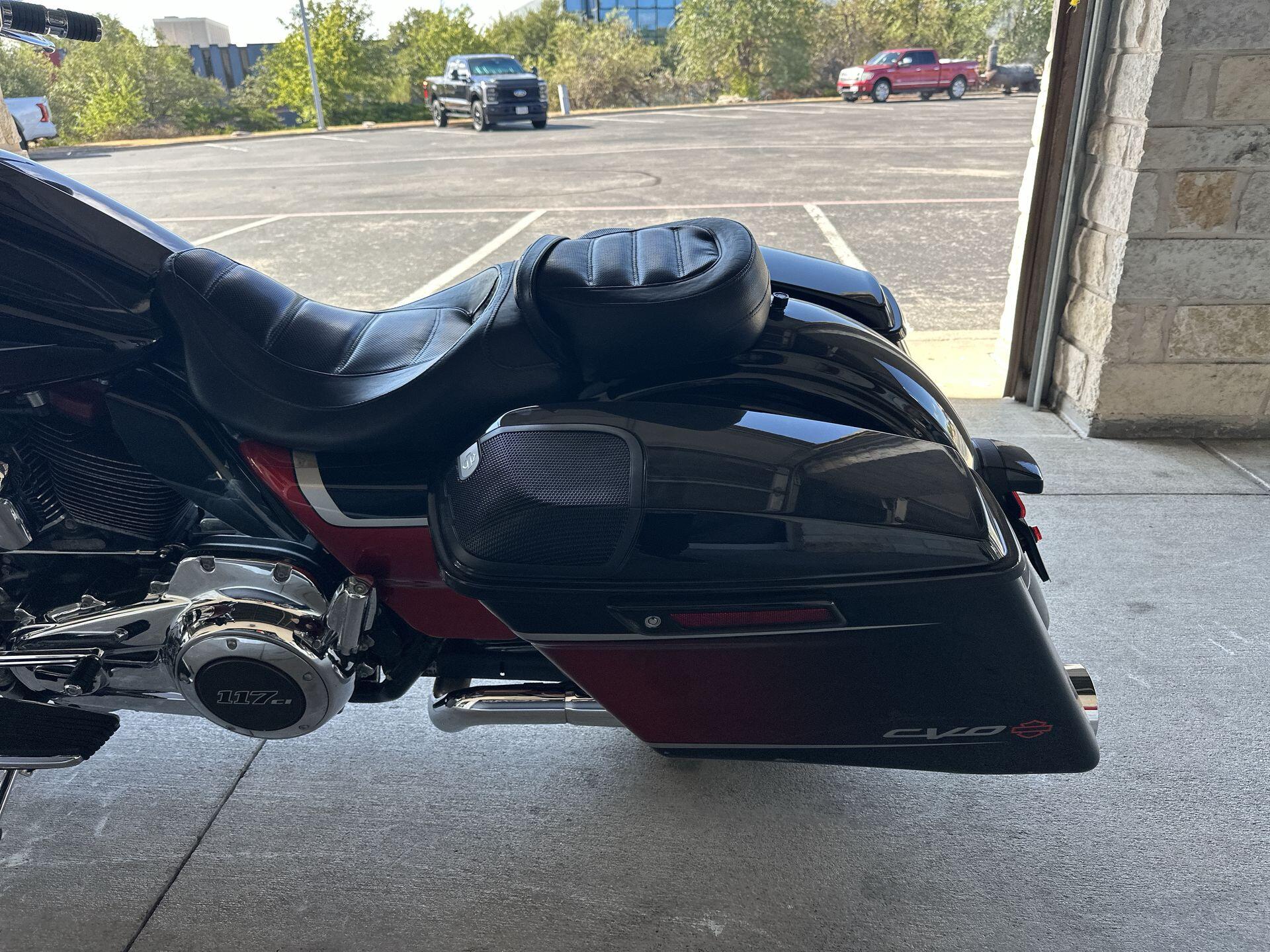 2021 Harley-Davidson® CVO™ Street Glide® FLHXSE, photo 20