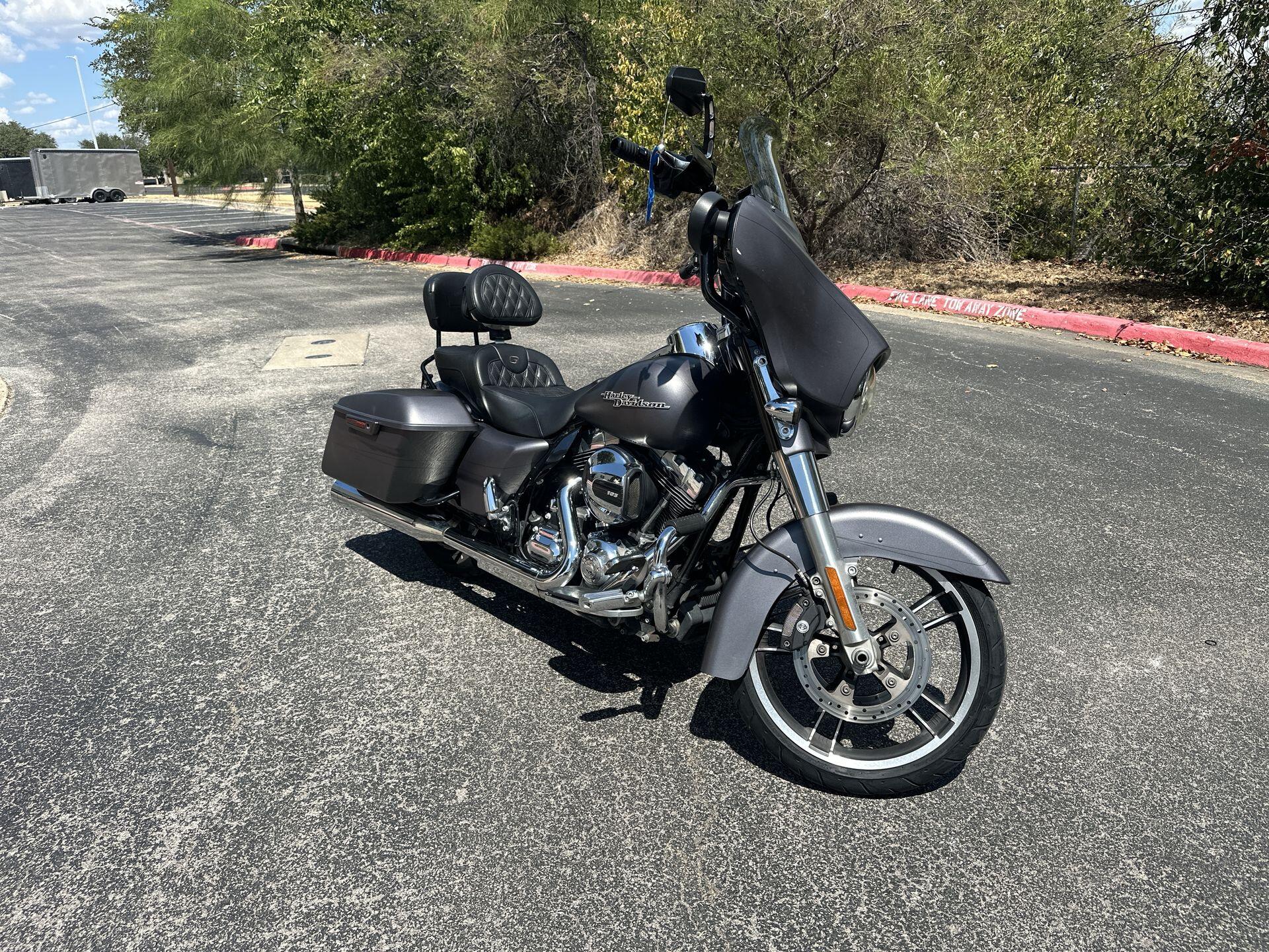 2016 Harley-Davidson® Street Glide® Special FLHXS, photo 4