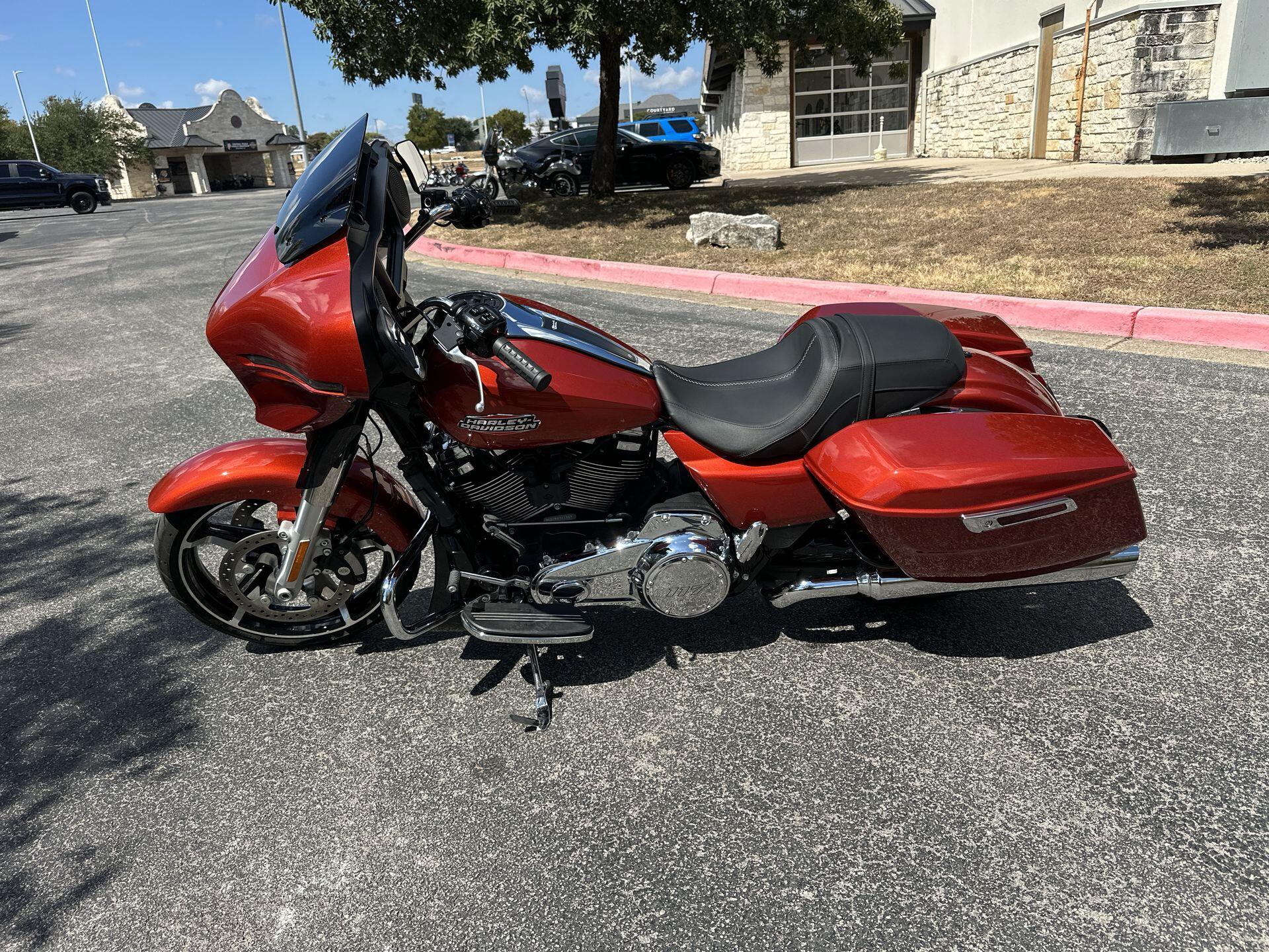 2024 Harley-Davidson® Street Glide® FLHX, photo 7