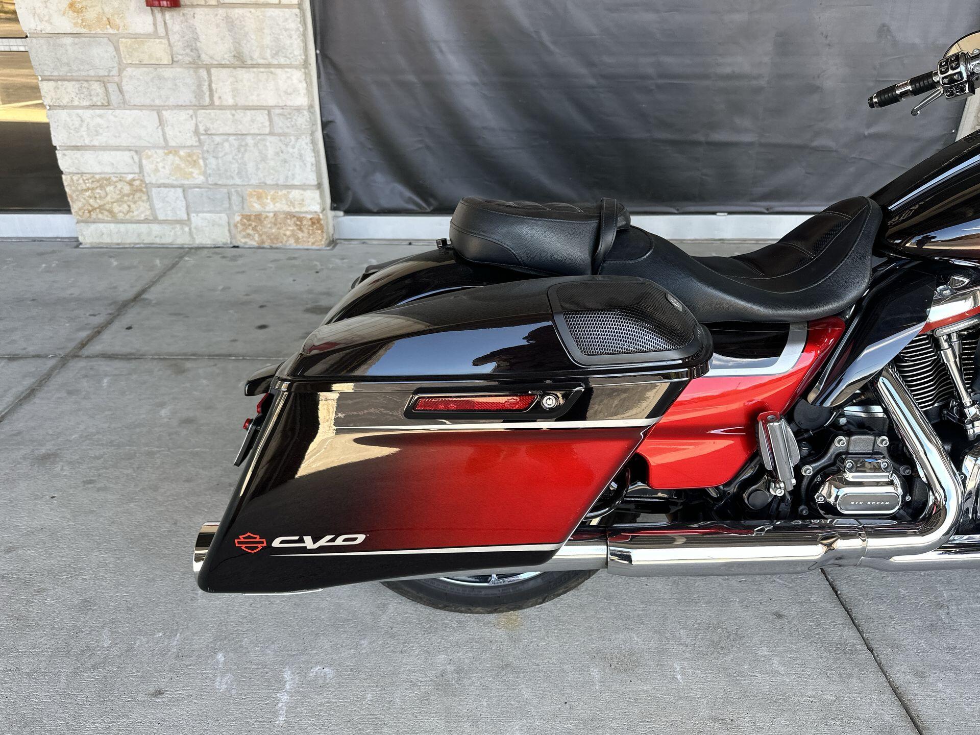 2021 Harley-Davidson® CVO™ Street Glide® FLHXSE, photo 19