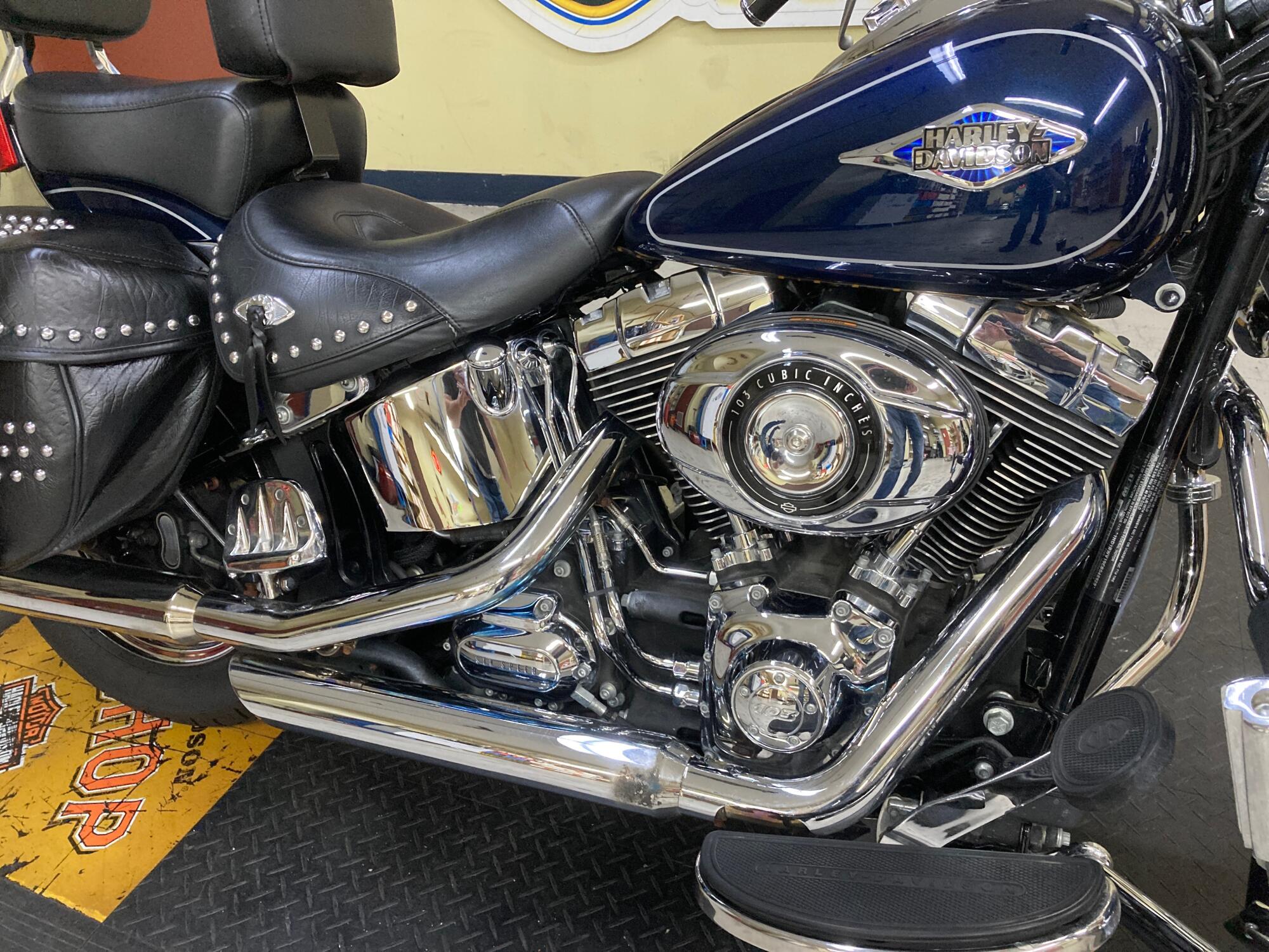 2012 Harley-Davidson® Heritage Softail® Classic Big Blue Pearl FLSTC, photo 4
