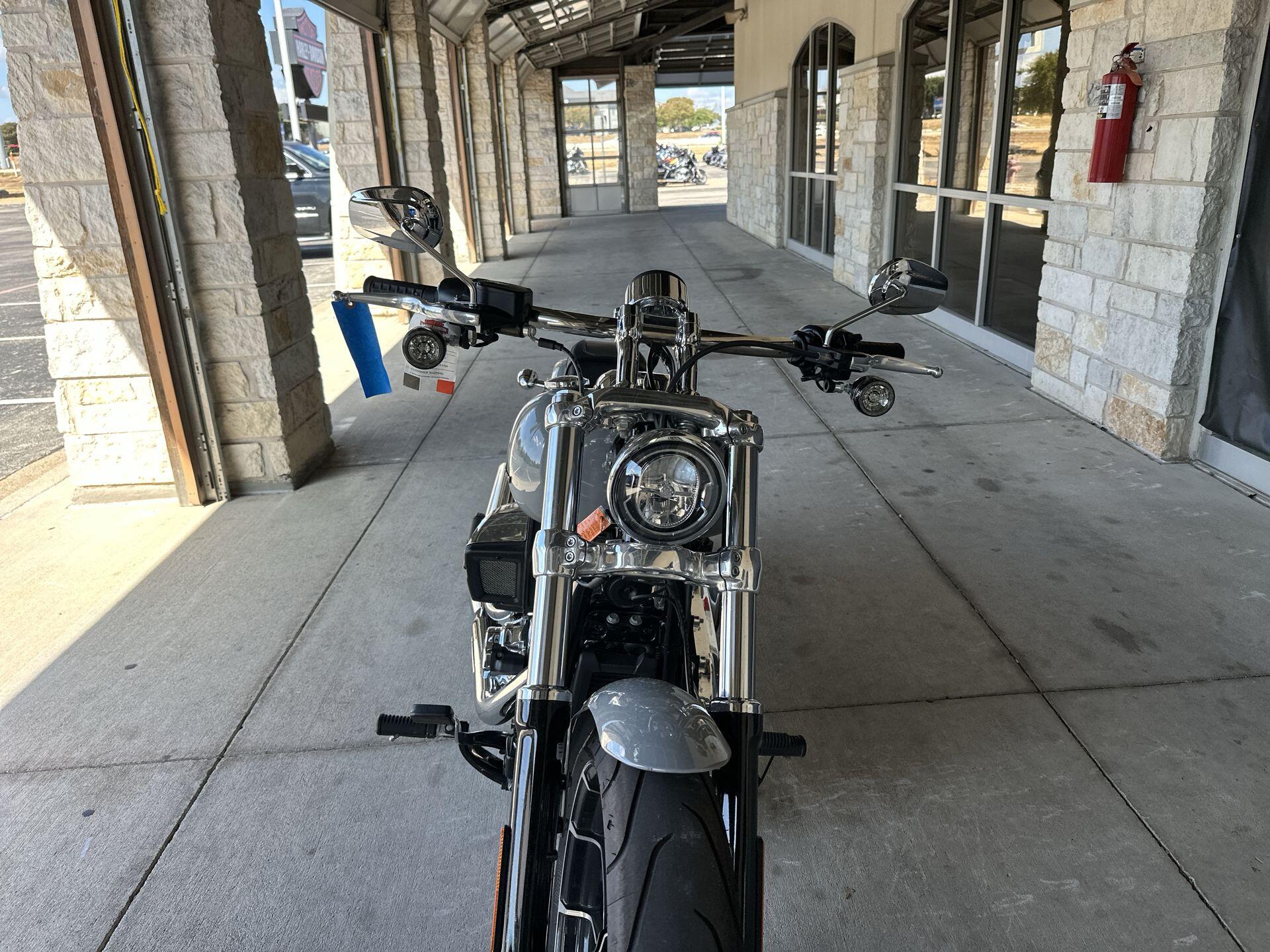2025 Harley-Davidson® Breakout™ FXBR, photo 11