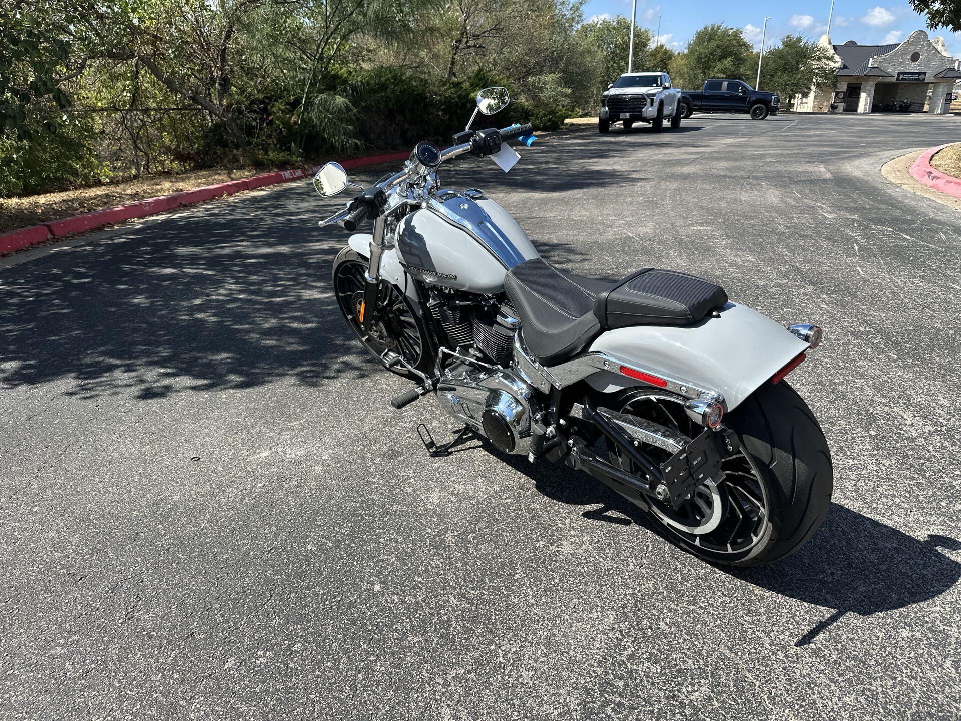 2025 Harley-Davidson® Breakout™ FXBR, photo 8