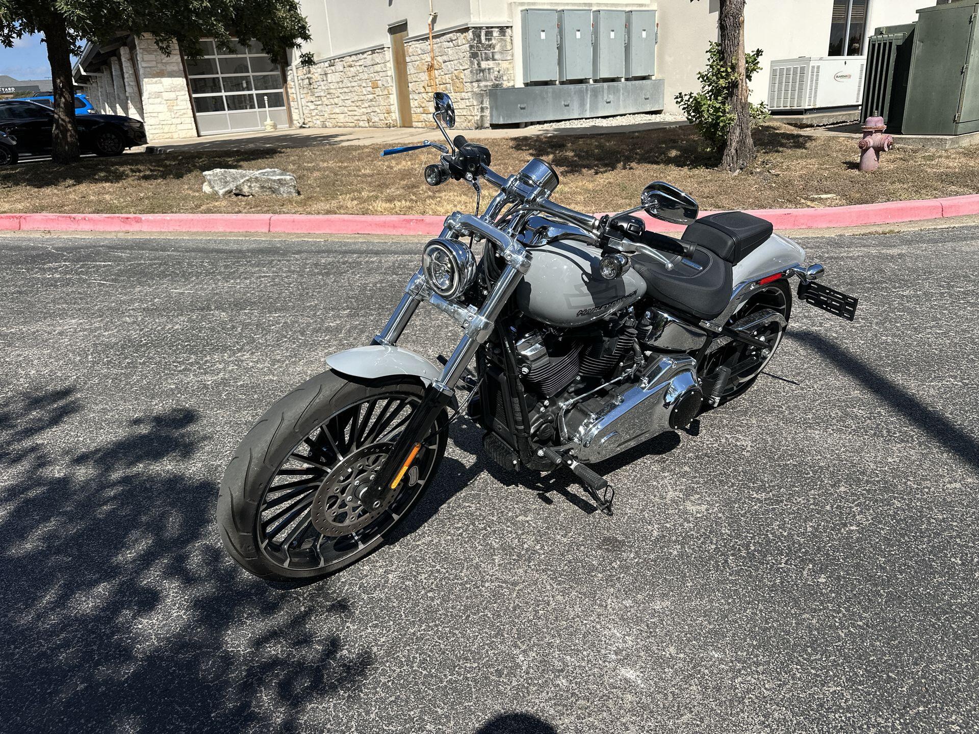 2025 Harley-Davidson® Breakout™ FXBR, photo 6