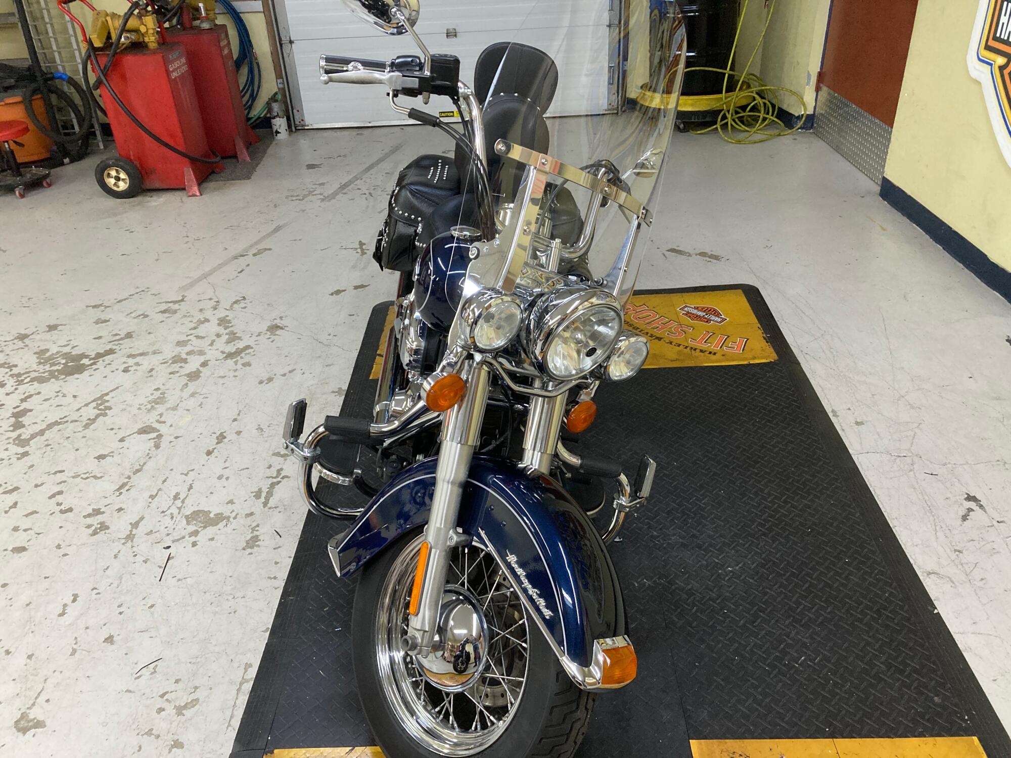 2012 Harley-Davidson® Heritage Softail® Classic Big Blue Pearl FLSTC, photo 5