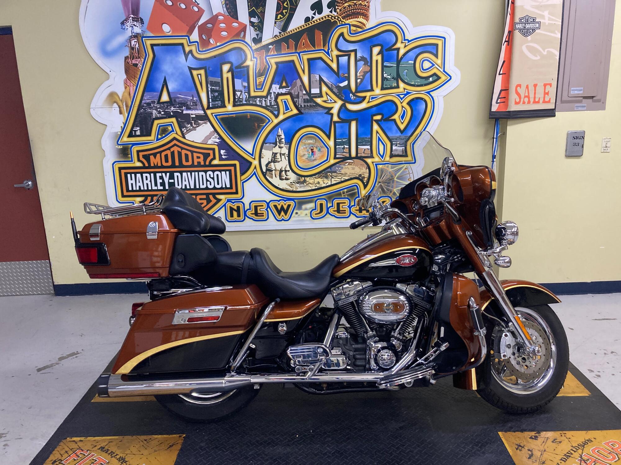 2008 Harley-Davidson® Screamin’ Eagle Ultra Classic Electra Glide Anniversary Copper Pearl/Black Ony